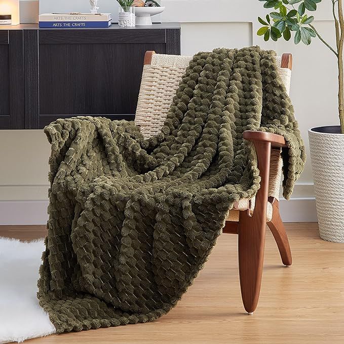 EXQ Home Fleece Throw Blanket for Couch or Bed - 3D Imitation Turtle Shell Jacquard Decorative Bl... | Amazon (US)