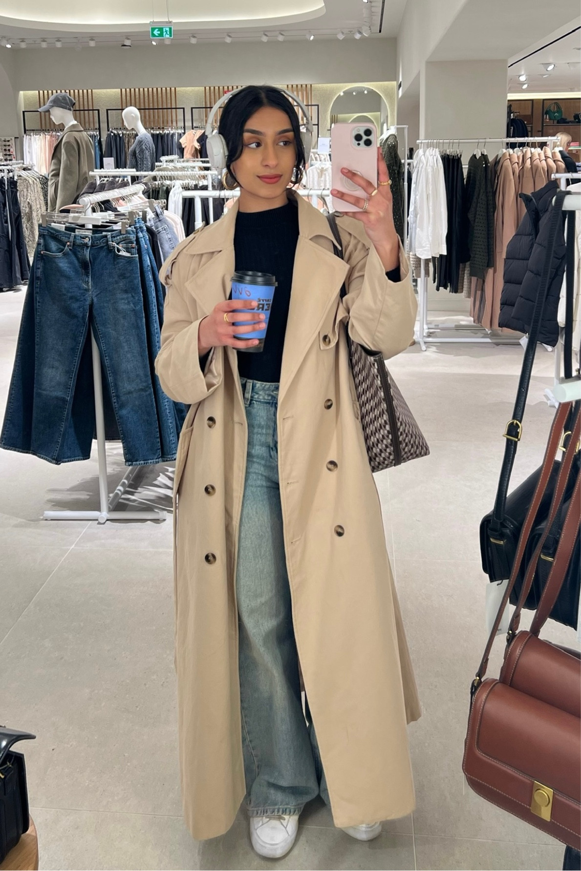 My favourite trench 🧥☕️

#LTKSeasonal #LTKsalealert #LTKfindsunder50