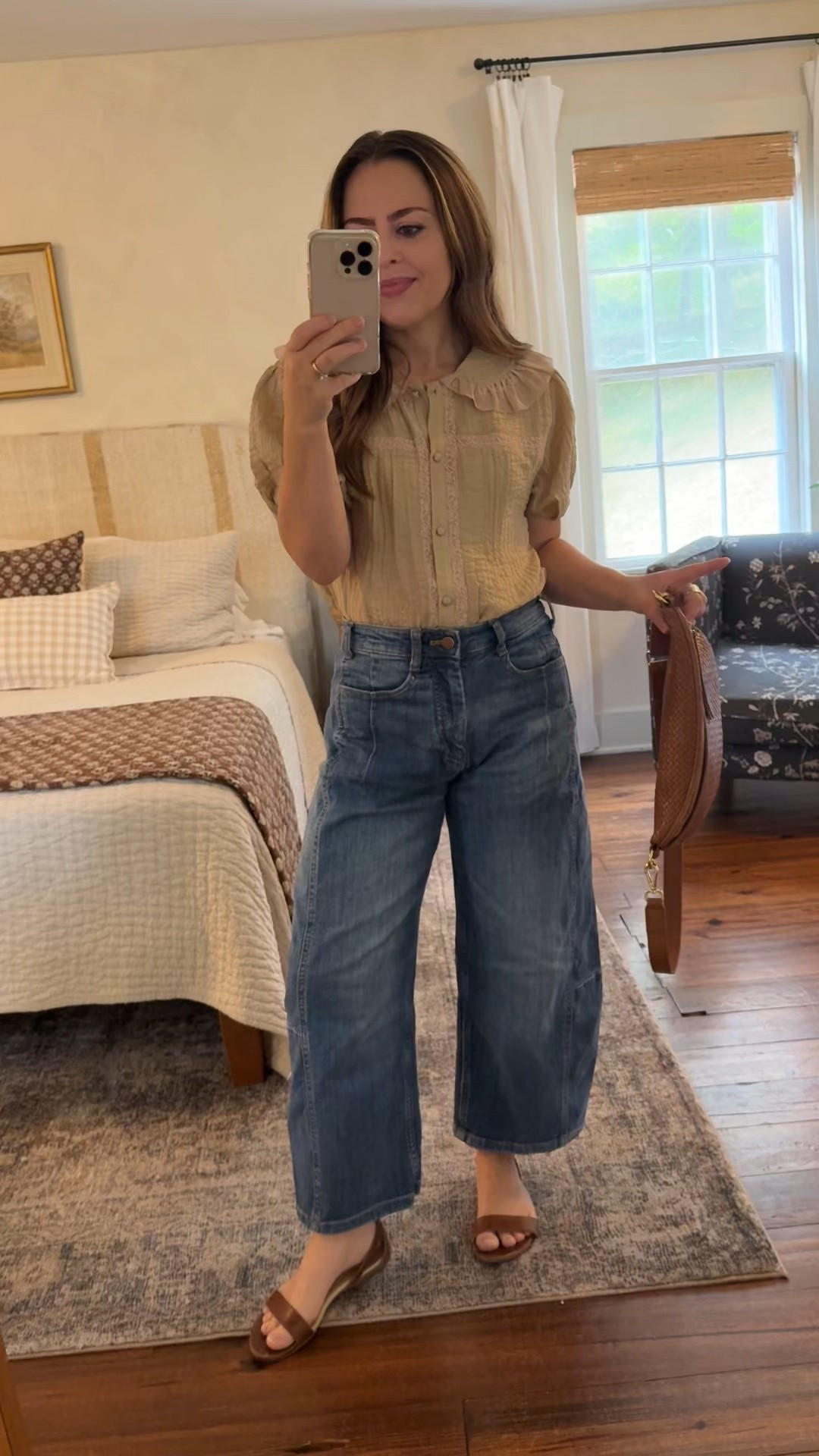 This Zara top is so good! Wearing the XS