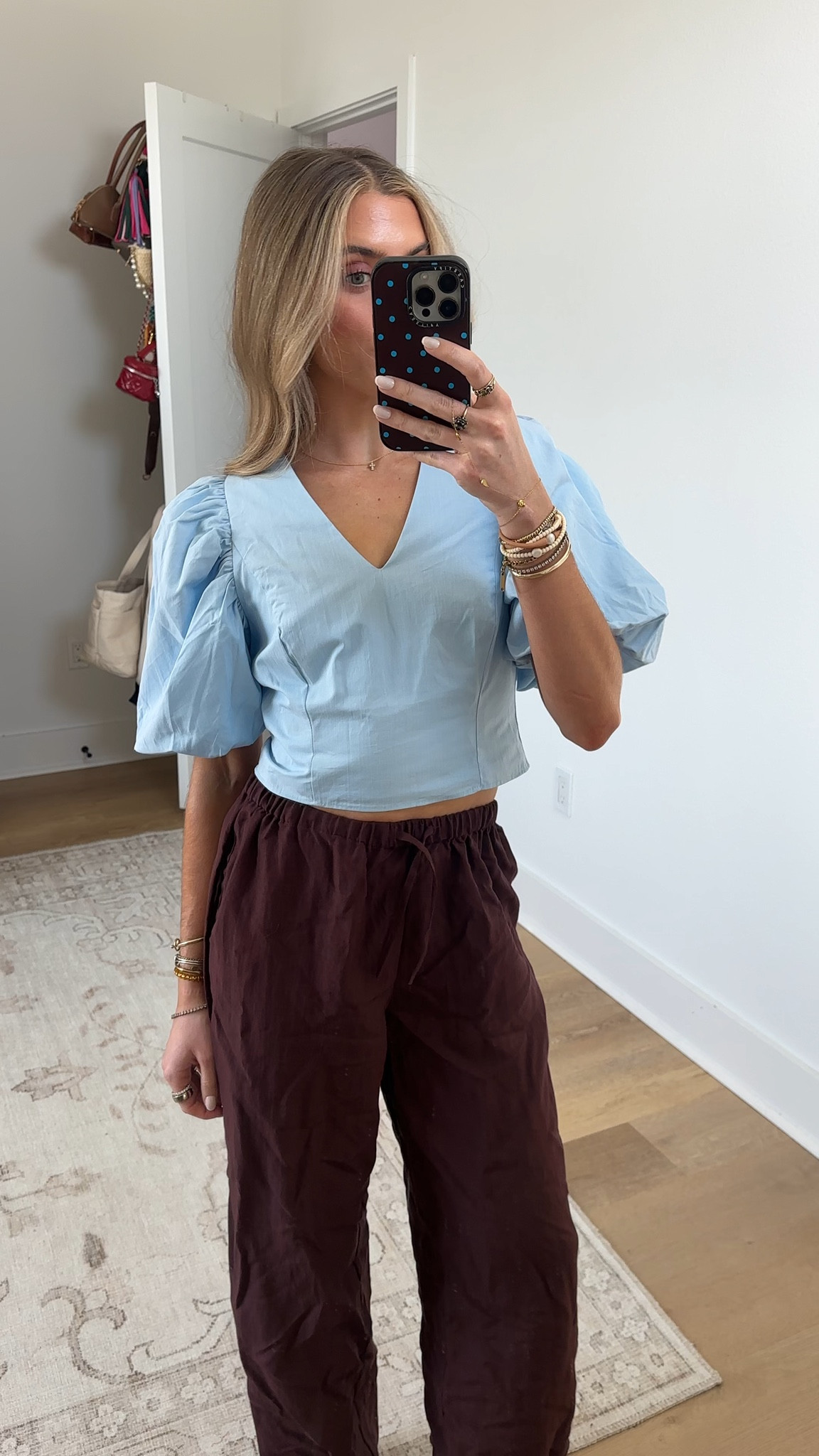 @endlessrose size XS. Flaunt your chic style wearing this Puff Sleeve Crop Top! Featuring a V-neckline and puff sleeves, this top lends a flattering and stylish fit. The cropped length showcases your waist and will keep you on trend. Get ready to turn heads in this exquisite top this season!

#LTKootd #LTKSeasonal #LTKgrwm