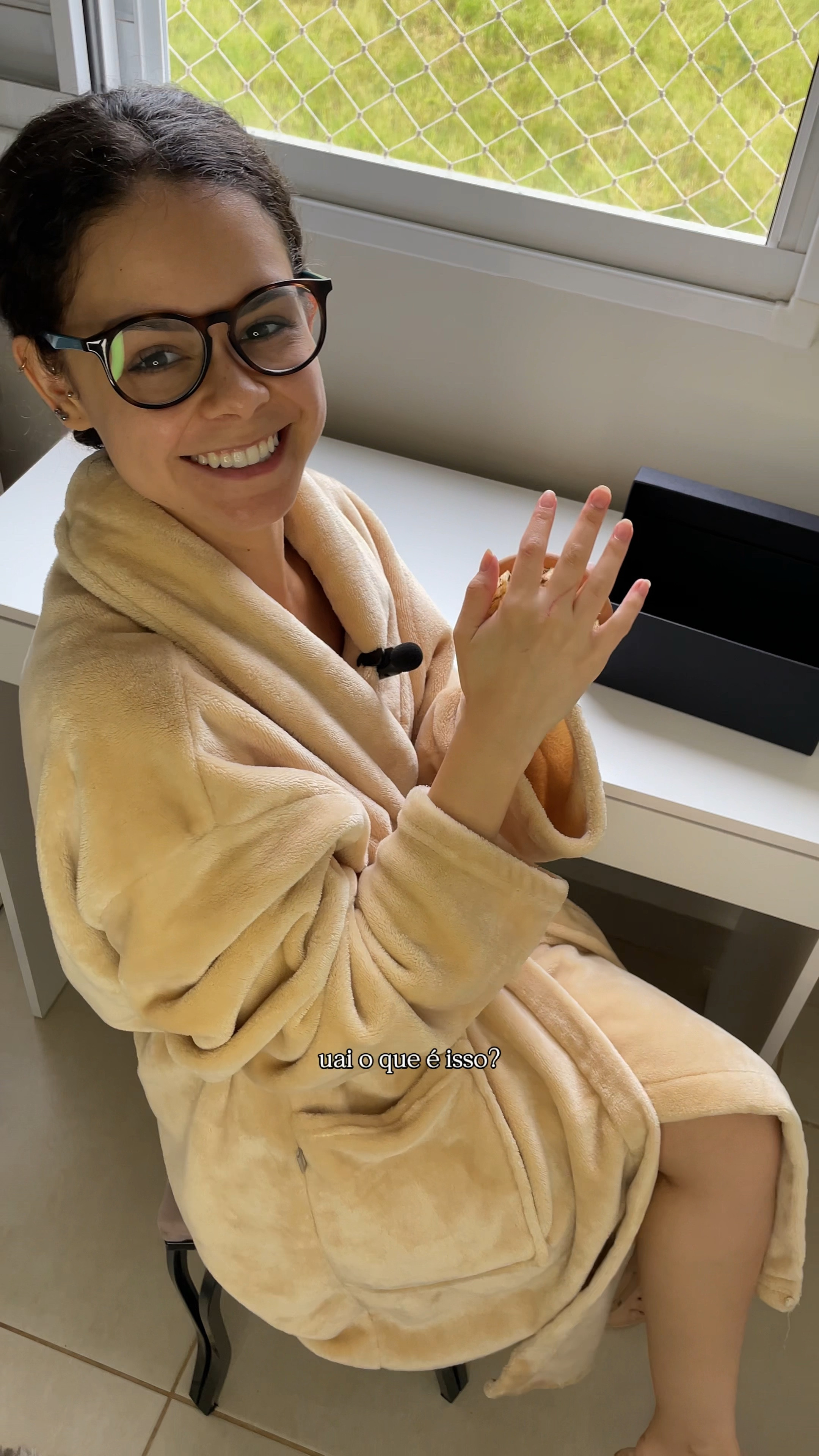 Desvendei o que é essa escova: para esfoliação a seco. O ideal é usar ela pela manhã, antes do banho. Ela ajuda a acordar o corpo para o dia também, e, removendo as células mortas, ajuda a promover uma hidratação mais potente para a pele! 

#escovaseca #escovaesfoliante #esfoliação #esfoliacaocorporal #banhopremium

#LTKbrasil #LTKVideo #LTKbeauty