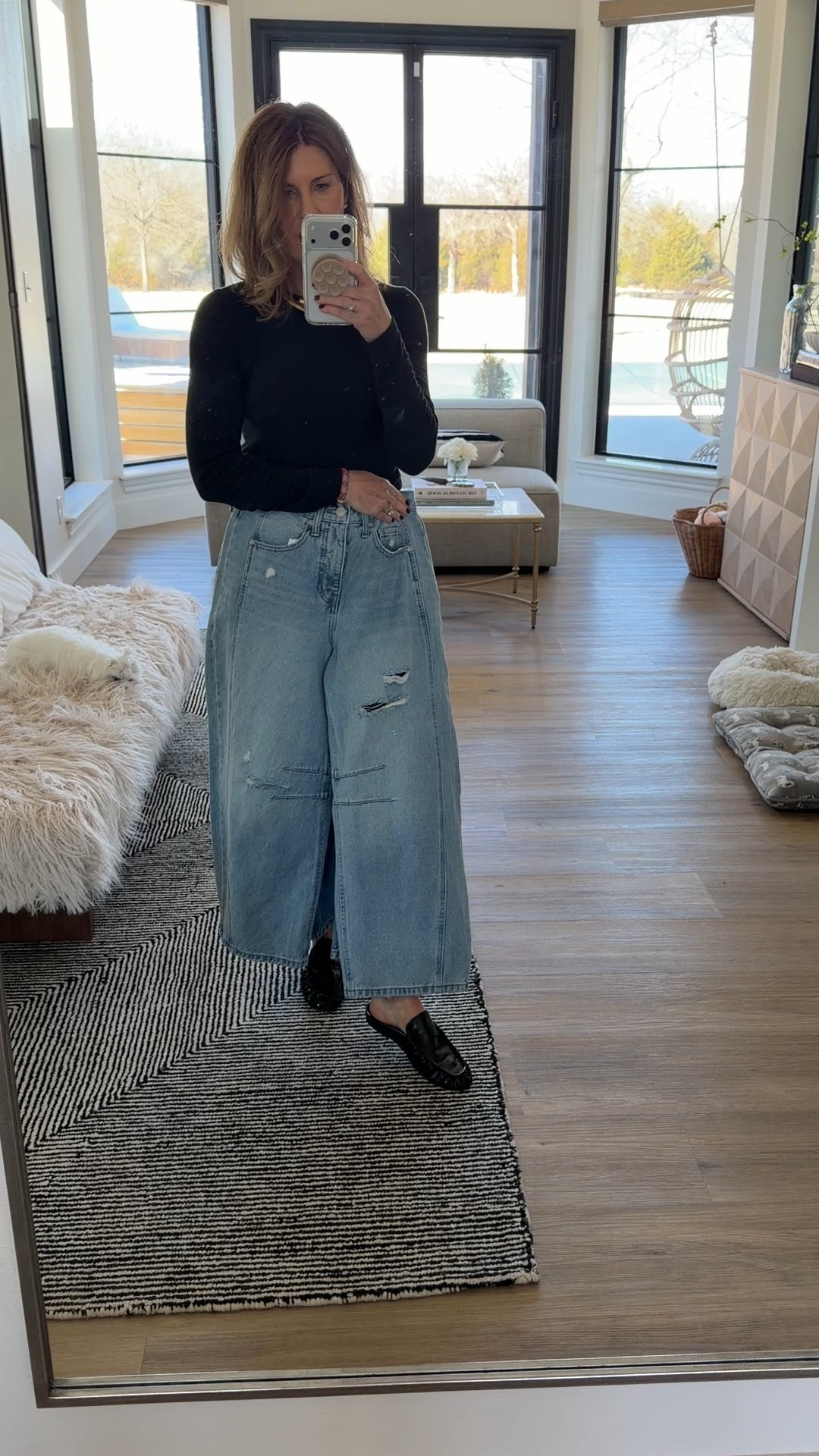 Barrel leg jeans
I wear a 26 regular in the Good luck mid rise and a size 4 in the Scoop