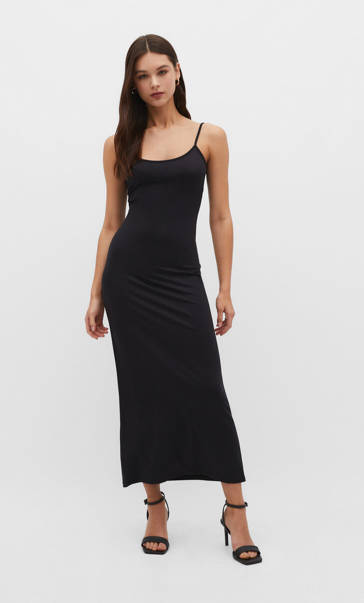 Long fitted dress with a round neck and thin adjustable straps. | Stradivarius (UK)