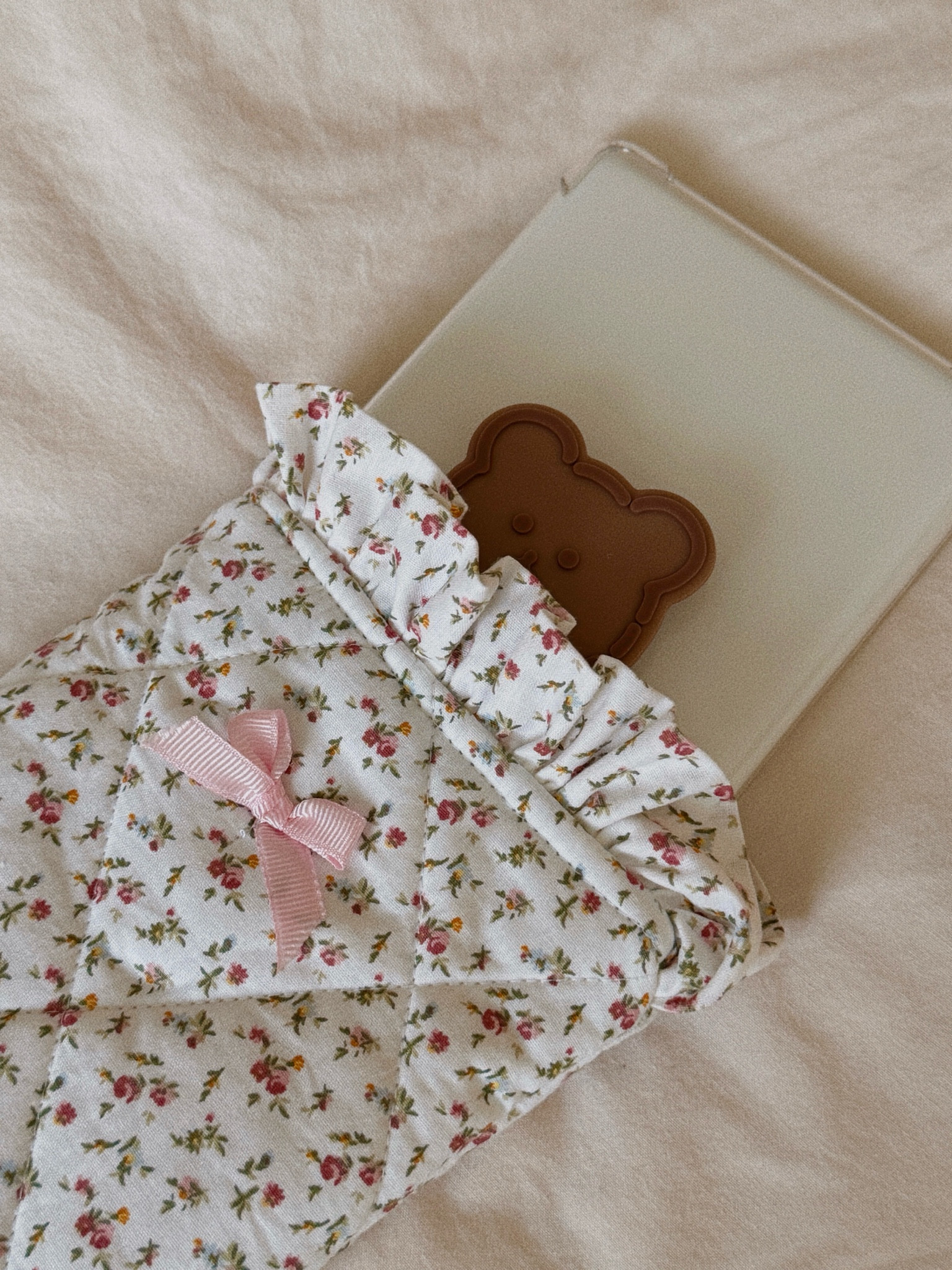 The cutest kindle sleeve 🎀🧸


#LTKU #LTKfindsunder100 #LTKGiftGuide