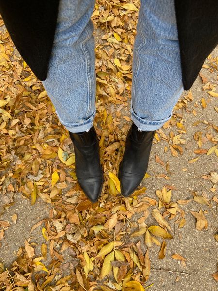Classic black booties paired with light wash denim 🖤

#falloutfit #workoutfit #blackboots 

#LTKstyletip #LTKSeasonal #LTKshoecrush