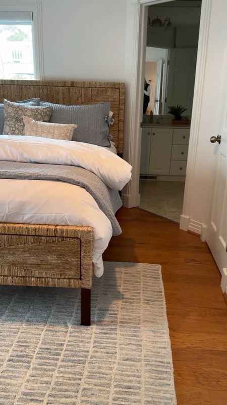 How to get that fluffy bedding looking you see in furniture stores! I used two light weight duvet covers from Amazon and this AMAZING duvet cover from pottery barn! It was only $49!
.
.
#founditonamazon
#bedroomstyle
#coastaldecor 
#moderncoastal


#LTKhome #LTKfindsunder50 #LTKVideo