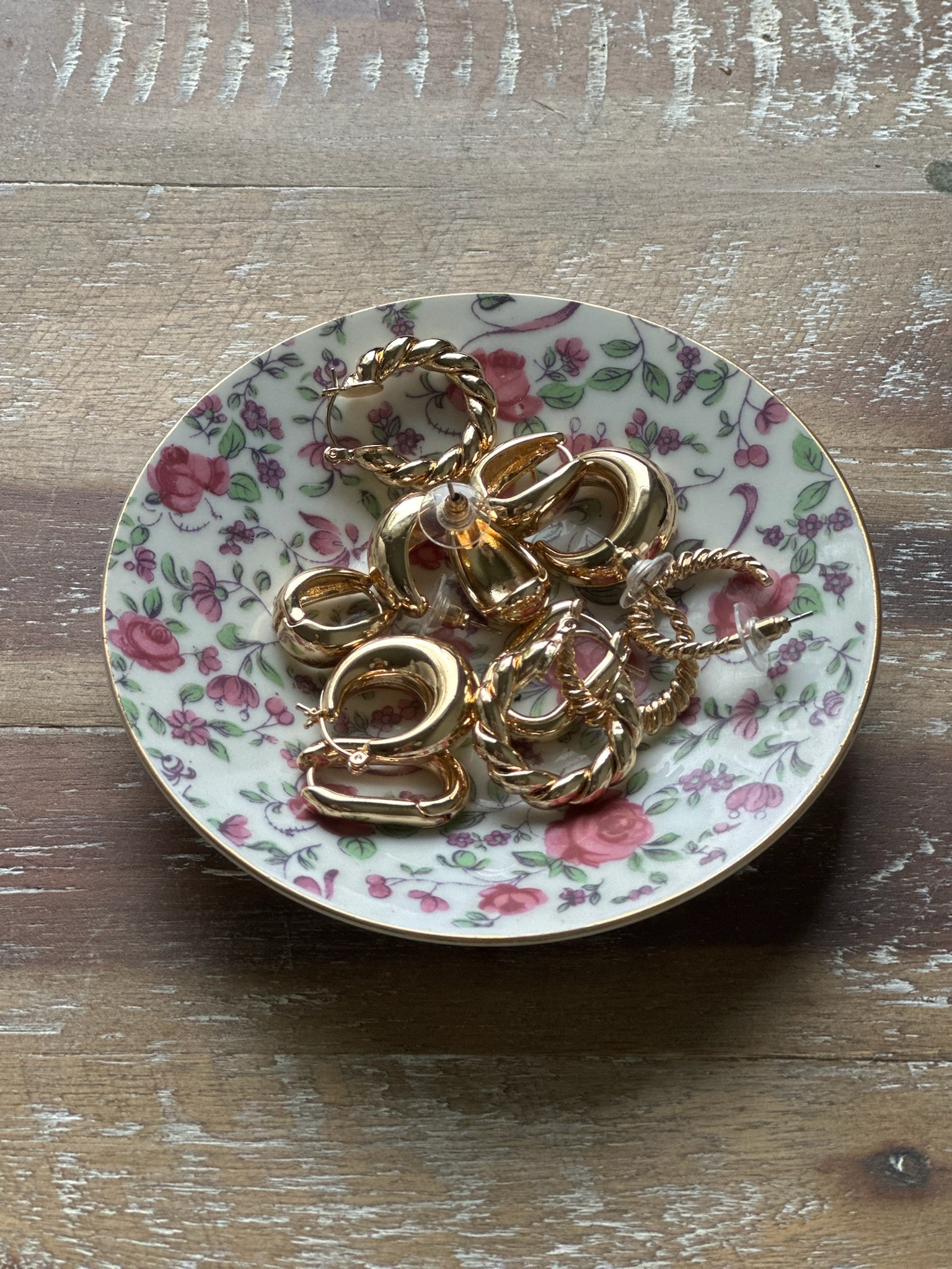 Amazon earrings are my jam.  So cute, chic, and inexpensive look for less!

gold jewelry amazon jewelry gold earrings gold hoops gold amazon hoops 

 
