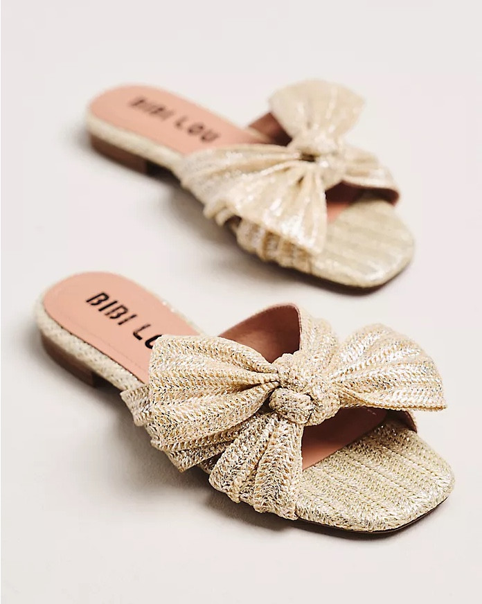 The must have Spring and Summer sandals from Anthropologie 🌸🤎

➡️ Swipe for all the top rated sandals

#spring sandals
#summer sandals
#spring shoes
#summer shoes
#summer slides
#studded slides 
#flatbed sandals
#faux suede sandals
#square toe sandals
#bow sandals
#birkenstock sandals
#big buckle sandals
#brown sandals
#platform sandals
#strappy sandals
#black sandals
#slide sandals
#casual sandals
#work appropriate sandals
#weekend sandals
#anthropologie fashion
#anthropologie finds 
#anthropologie shoes 
#ootd

