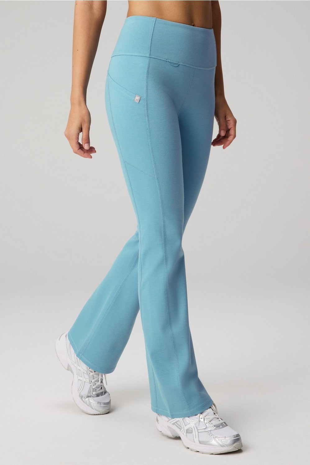 PonteFlex Kick Flare Scrub Legging | Fabletics