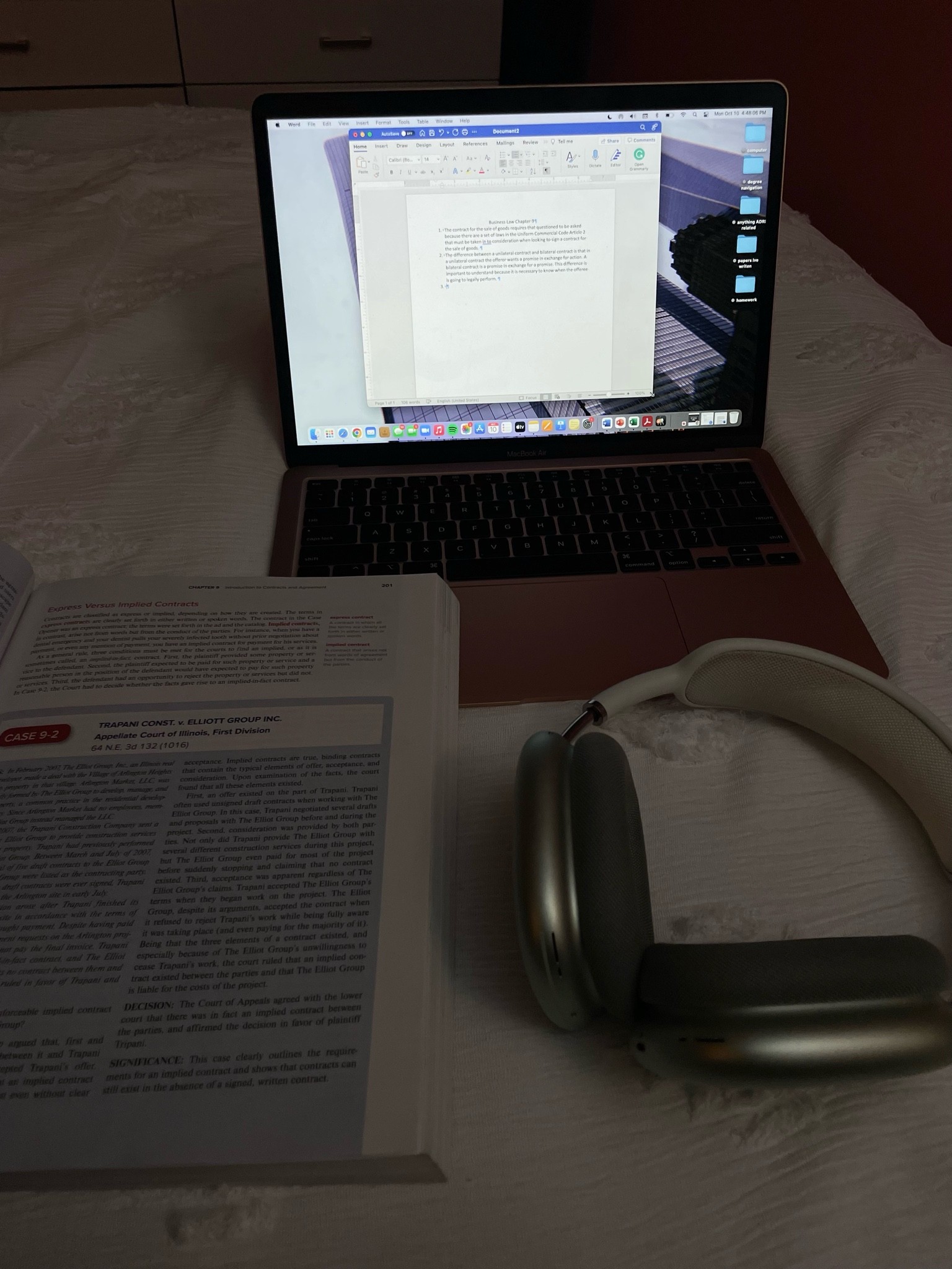 mac book air & Apple airpods pro

#LTKHoliday