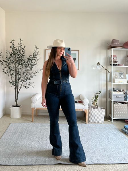 Denim jumpsuit 

Showmeyourmumu, Jackson Jumpsuit size M,
Western style, Cowgirl style, Brittany Ann Courtney 

#LTKSeasonal #LTKFestival #LTKcurves