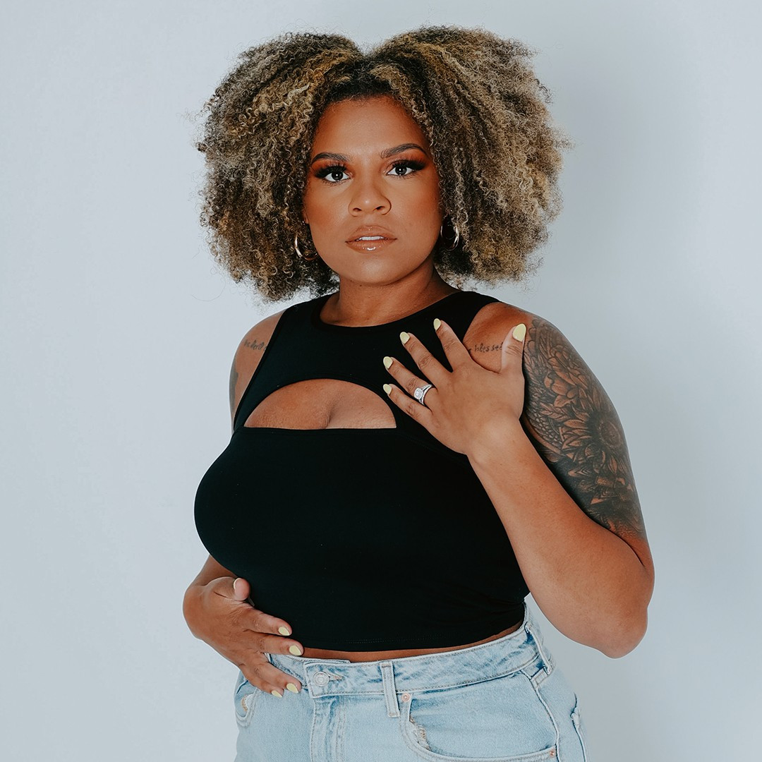 Peek-A-Boo Brami (Crop) | Klassy