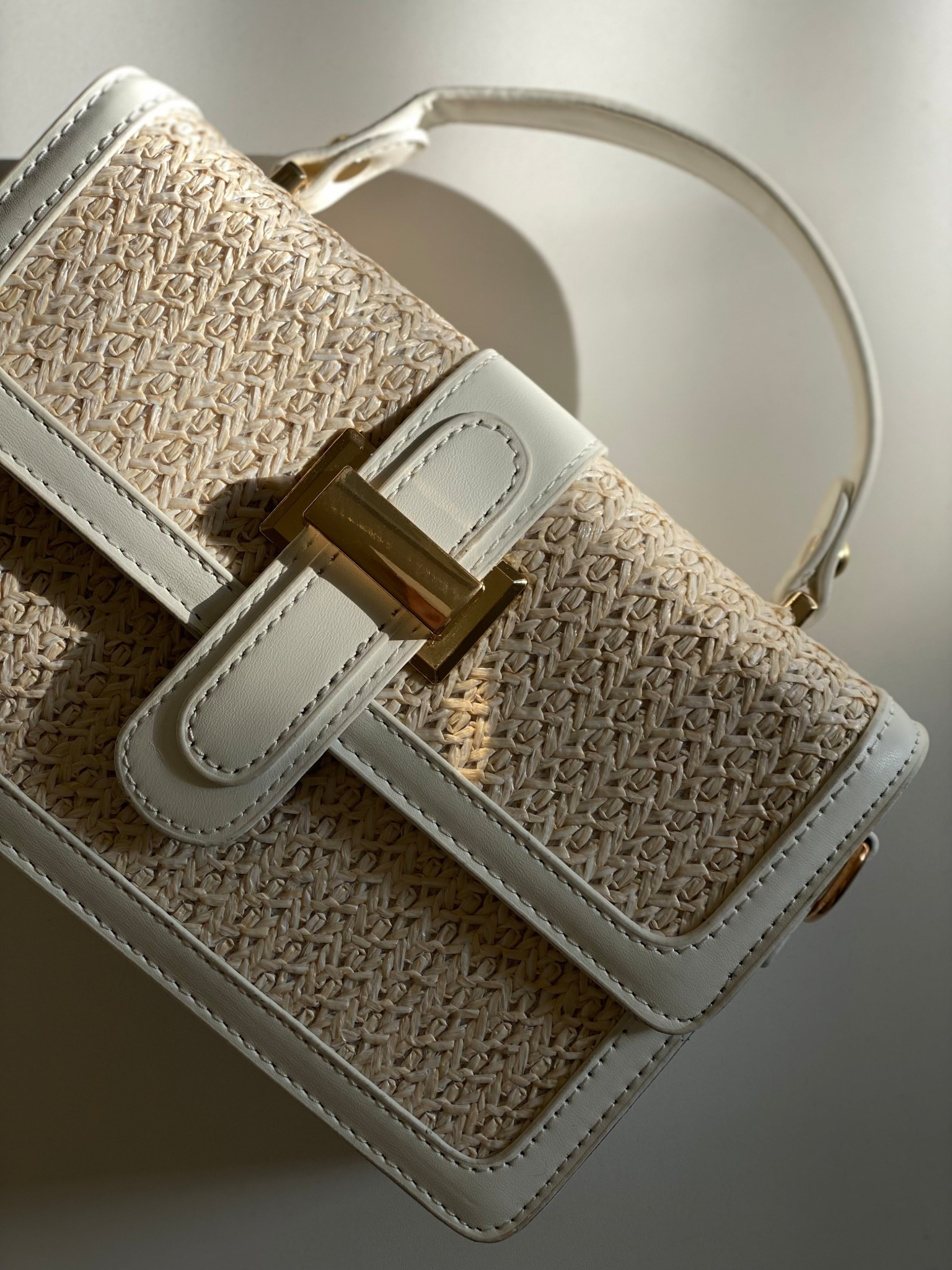 straw handbag 🤍





#LTKSeasonal #LTKWorkwear #LTKTravel