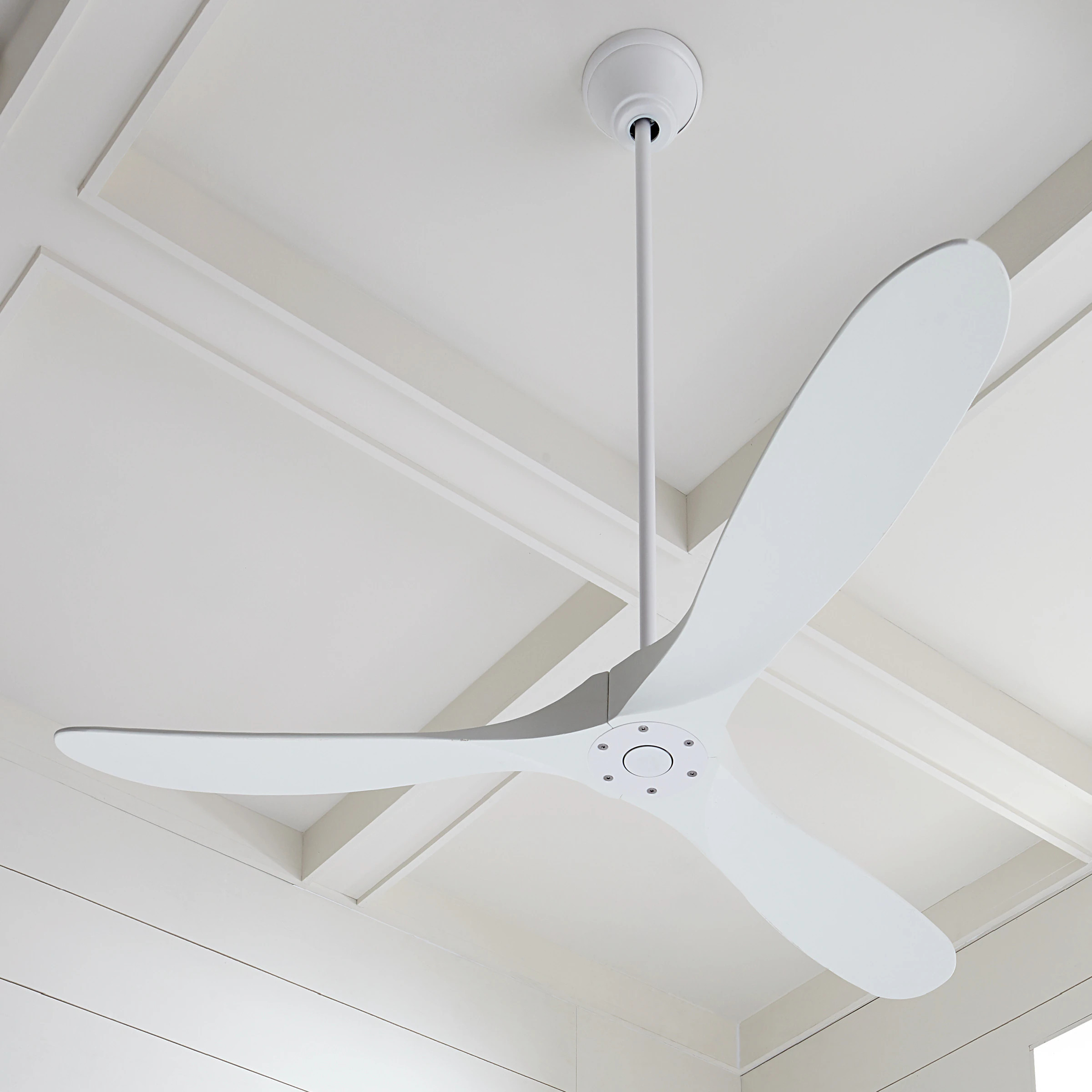 Generation Lighting Maverick 60-in Matte White with Matte White Blades Covered Outdoor Propeller Ceiling Fan Without Light and Remote Control | Lowe's