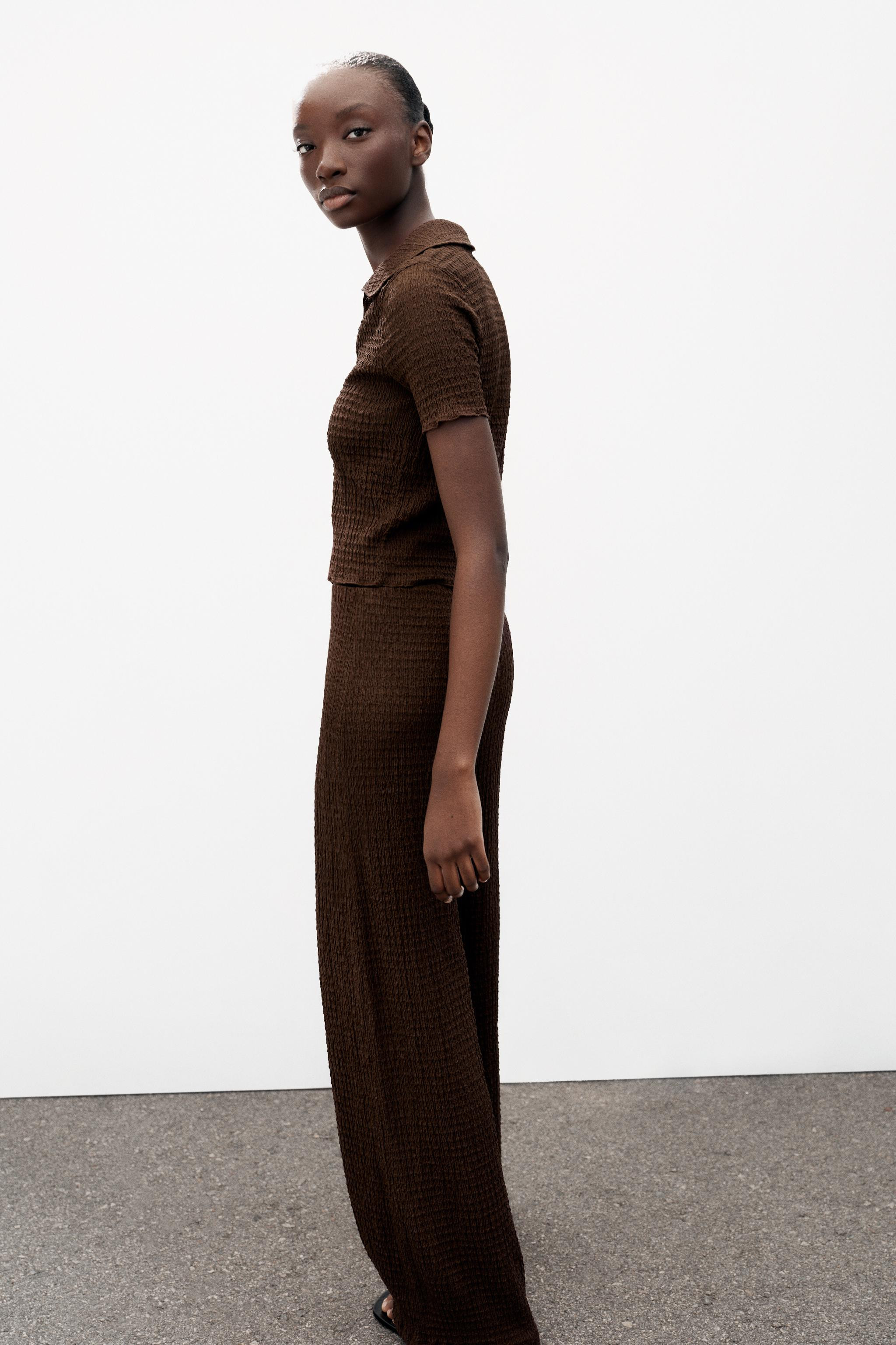 GERADE GESCHNITTENE HOSE MIT STRUKTURMUSTER | Zara DE