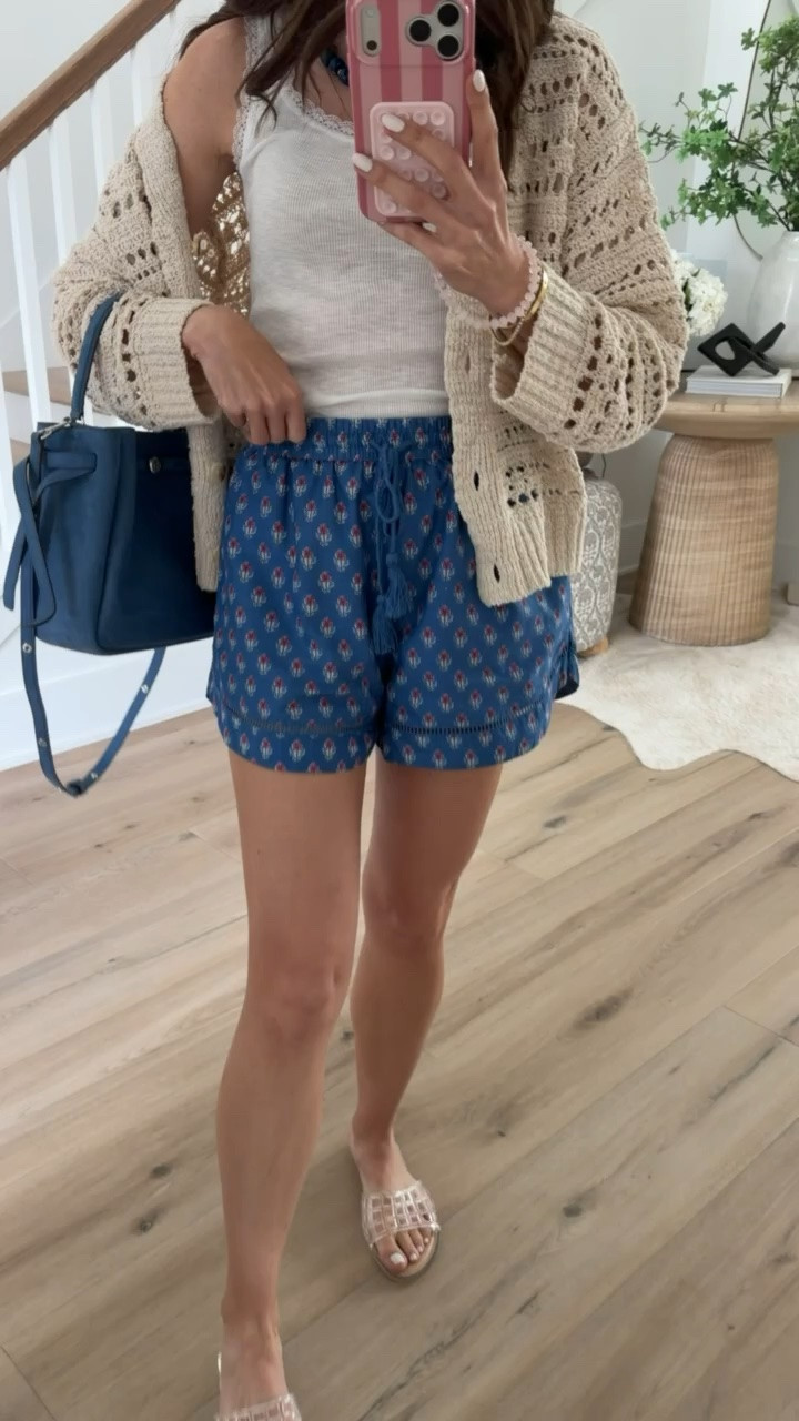 Cute shorts, I'm wearing size XS, fits tts.

#LTKootd