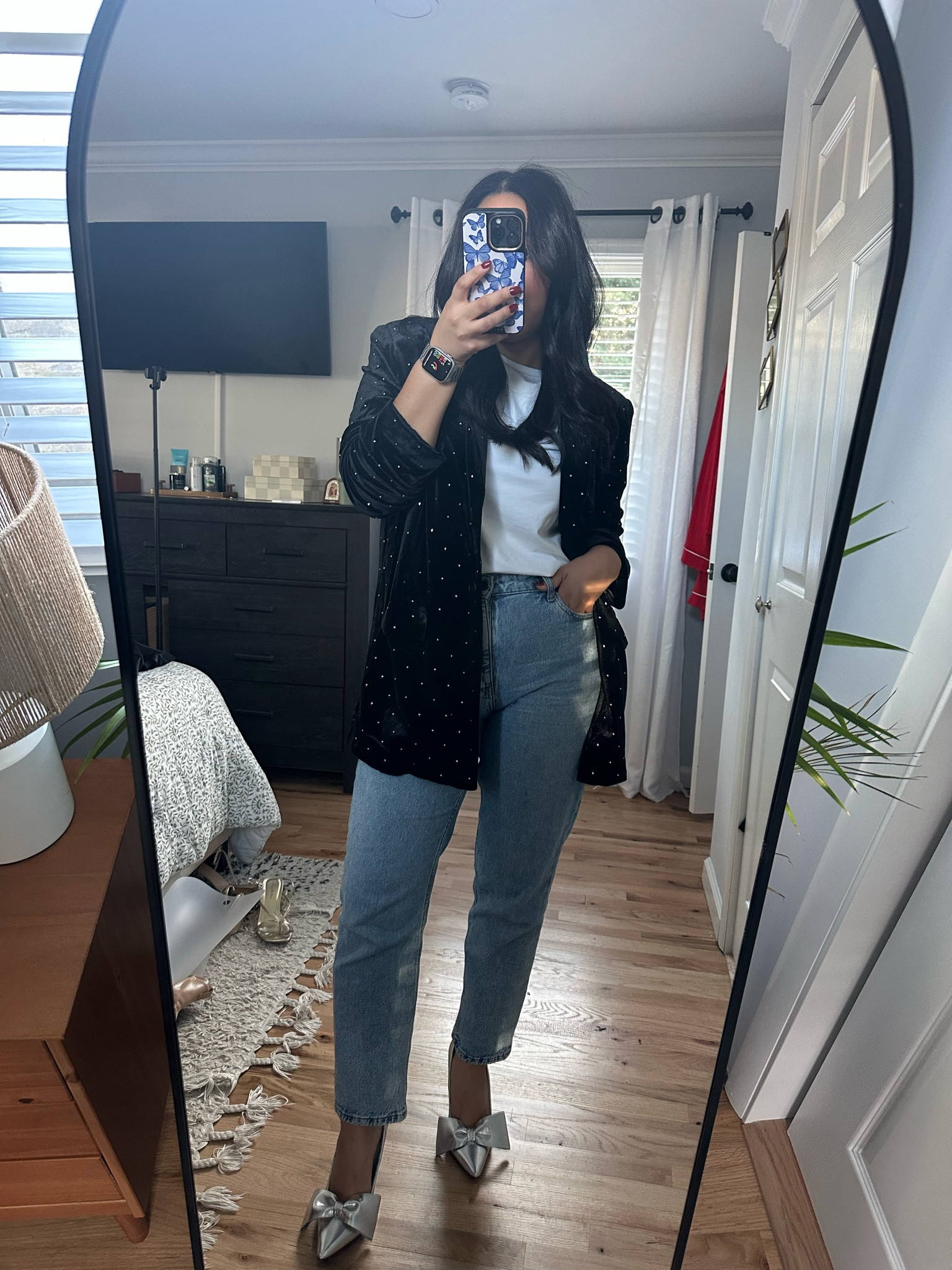 This velvet studded blazer from vici runs true to size I’m wearing a size medium. Use code ANGELASAVE30 for 30% off 

#LTKSeasonal #LTKHoliday #LTKStyleTip