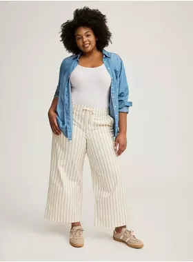 Weekend Wide Leg Ankle Crop Pants | Torrid (US & Canada)