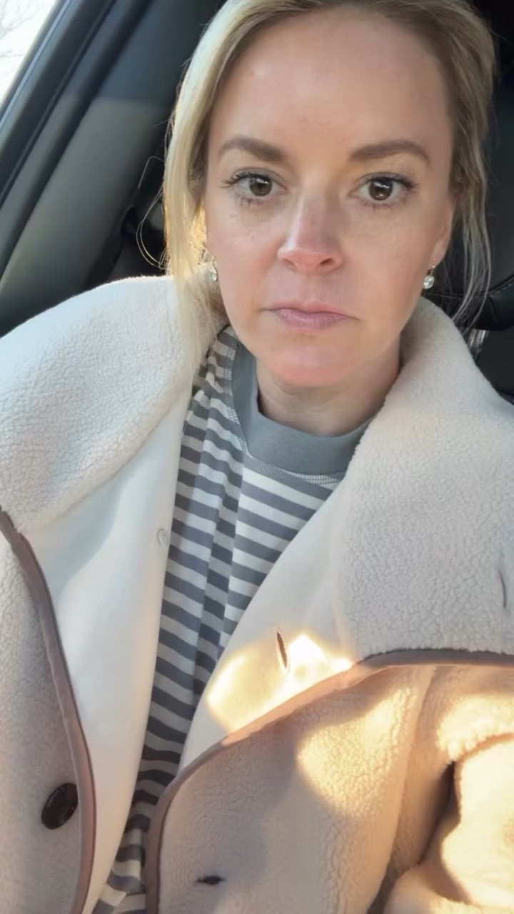 Tuesday ootd before the wind picked up to 475947mph ☀️ 💨 
-small jacket 
-XS tee, runs oversized 
-26R jeans, tts, I’m 5’5 (15% off with code STYLEDSNAPSHOTS)
-size down 1/2 in sneakers 
-earrings are 10mm 