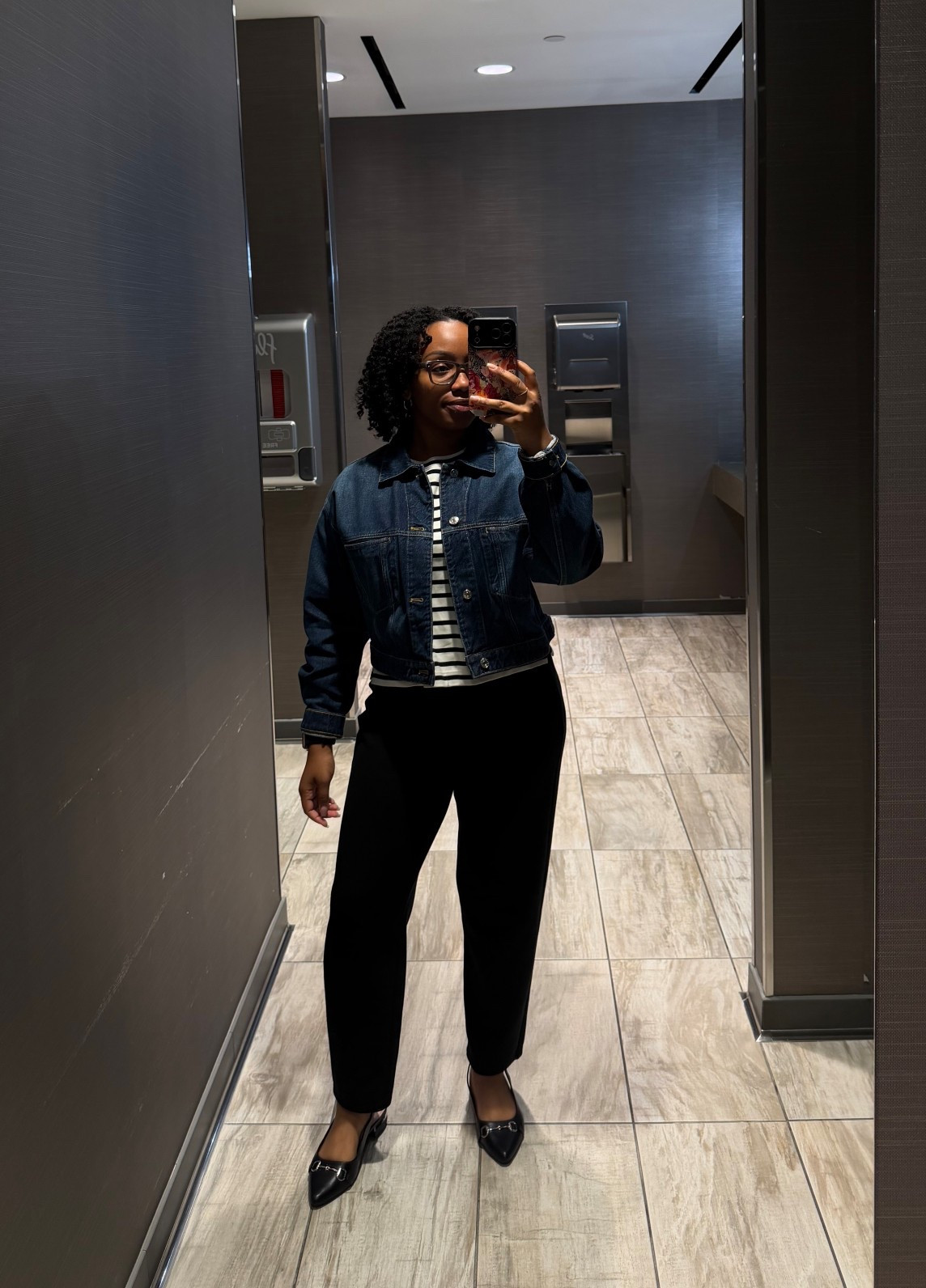 Workwear Wednesday🖤

Spanx Denim jacket, Cotton Cropped Striped Tee, AirEssentials Slim Straight Pant, workwear, business casual, comfy pants, cotton t-shirt, ootd, work outfit, rayban meta wayfarer, blue light smart glasses

#LTKootd #LTKWorkwear