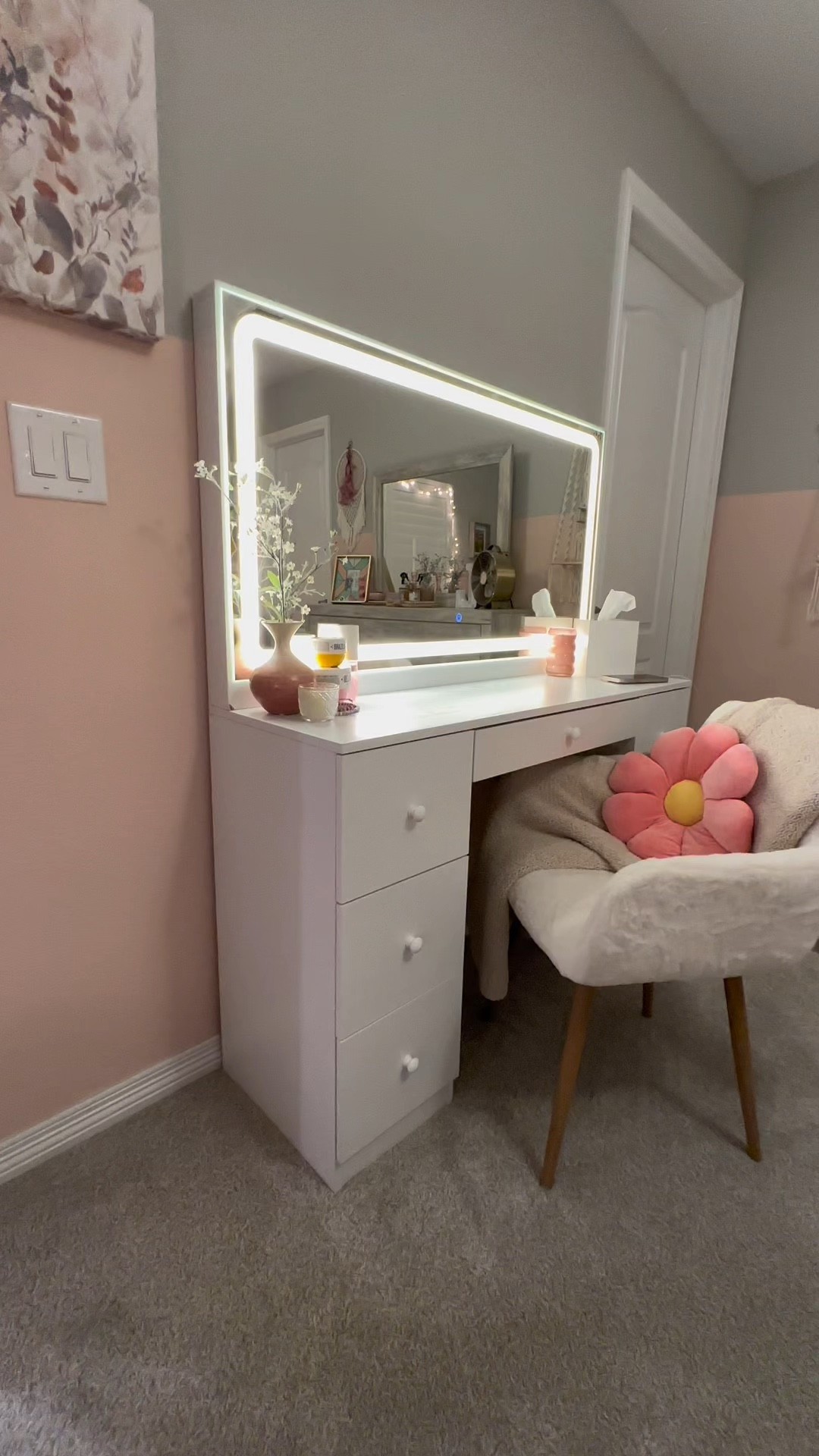 The cutest vanity and chair ♥️

#LTKkids #LTKFind #LTKhome