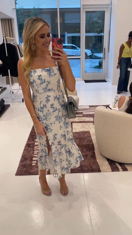 Last night’s look for an event at Piermarini in Autry Park 

My dress is less than $50 and would be so cute for a European vacation. It’s light weight, flowy, and the slit is 👌🏻. 

MIDI dress, Kendra Scott, Italy dress, Europe dress, white and blue dress 



#LTKfindsunder50 #LTKtravel #LTKstyletip