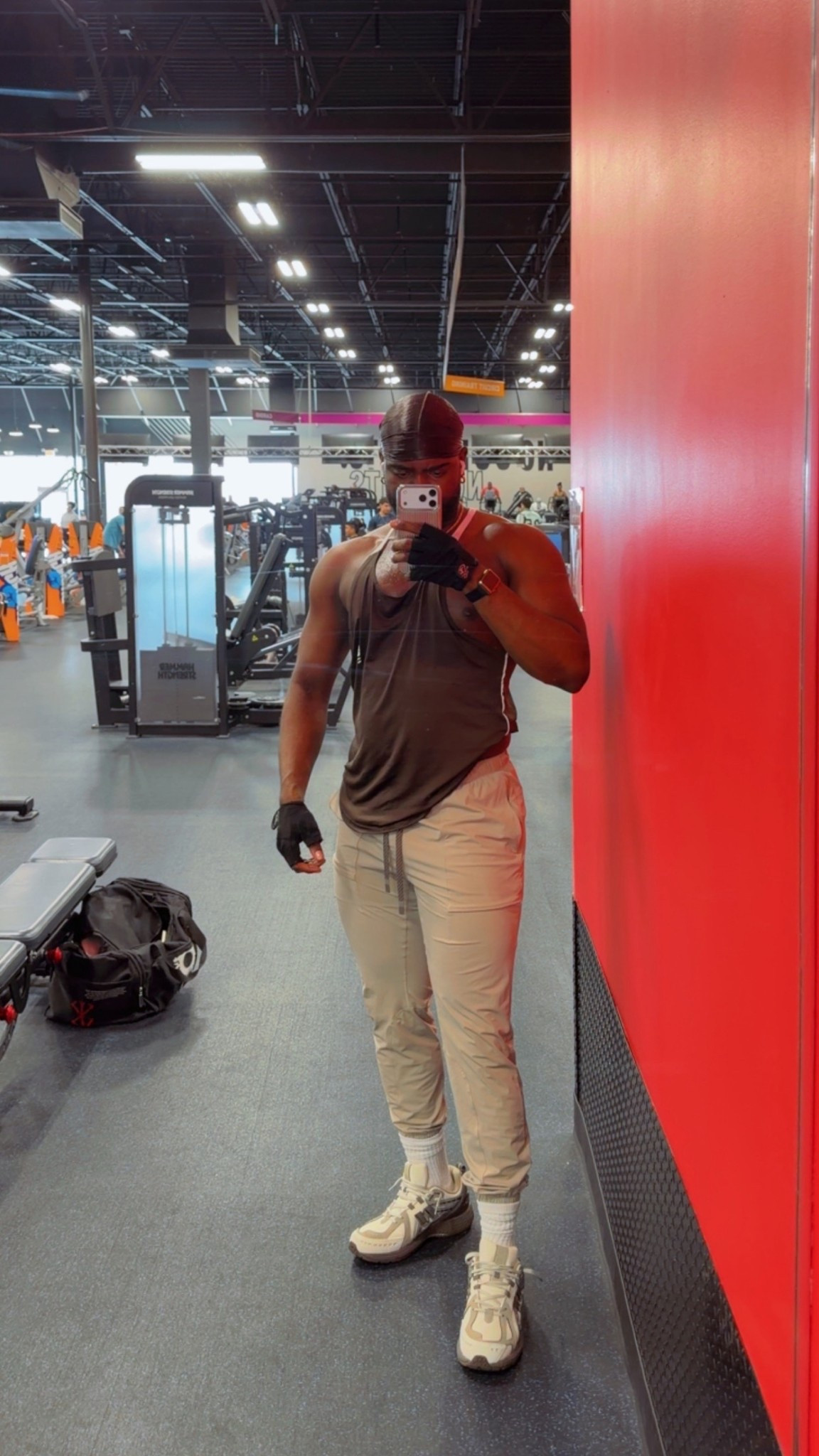 Neutral gym look  

#LTKgrwm #LTKWorkwear #LTKMens