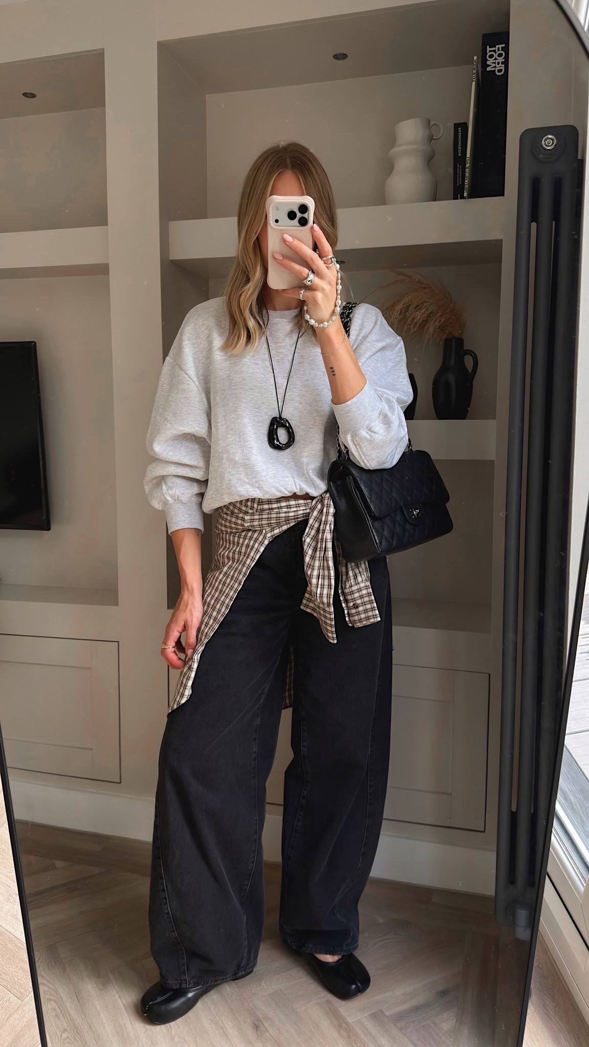 Checked shirt tied around the waist = a modern way to update casual outfits 

#LTKautumn #LTKstyletip #LTKuk