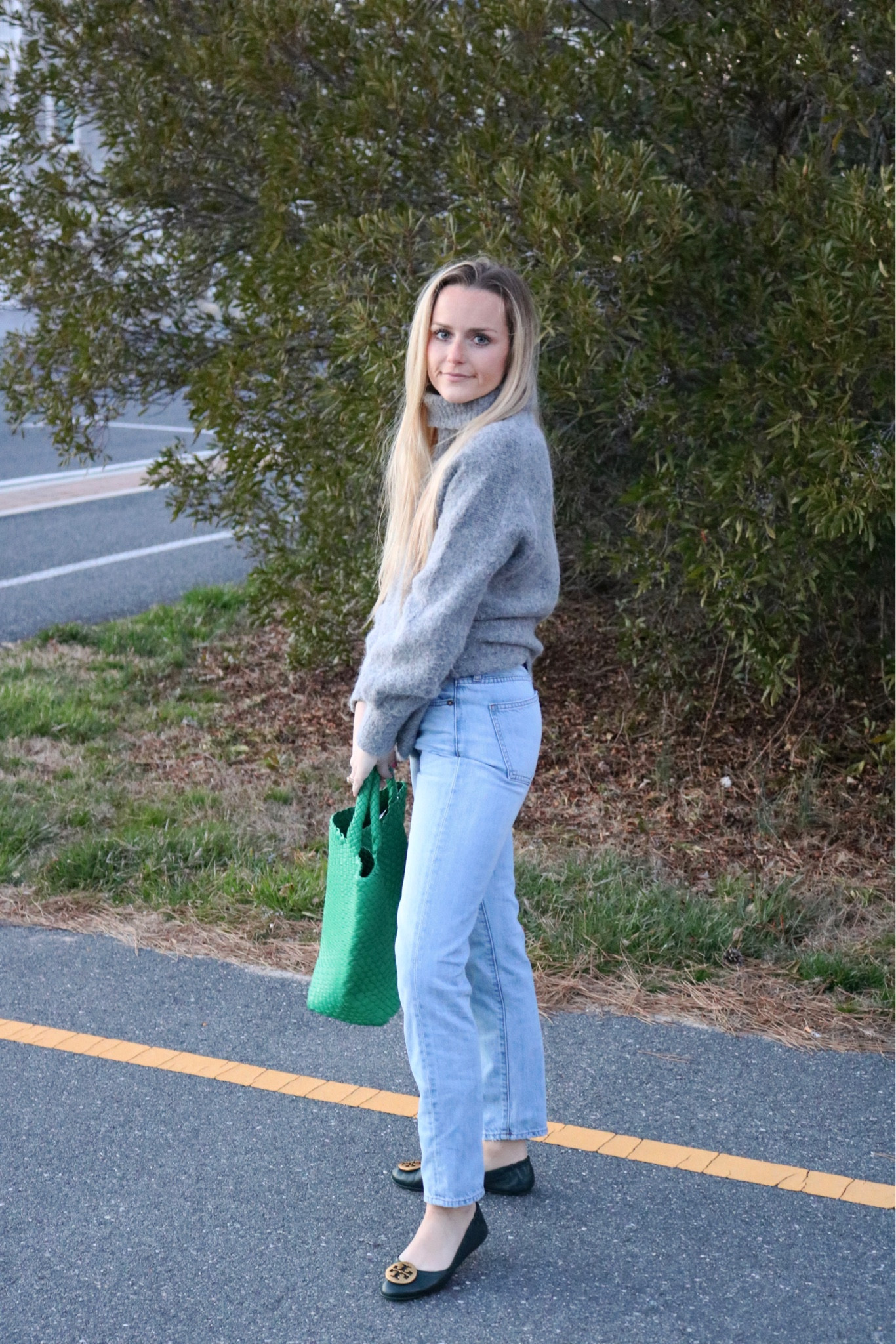 My most worn straight leg jeans are included in the LTK Sale 💚 Also linking this bag!

Denim. Jeans. Petite style. Spring inspo.

#LTKitbag #LTKSale #LTKSeasonal