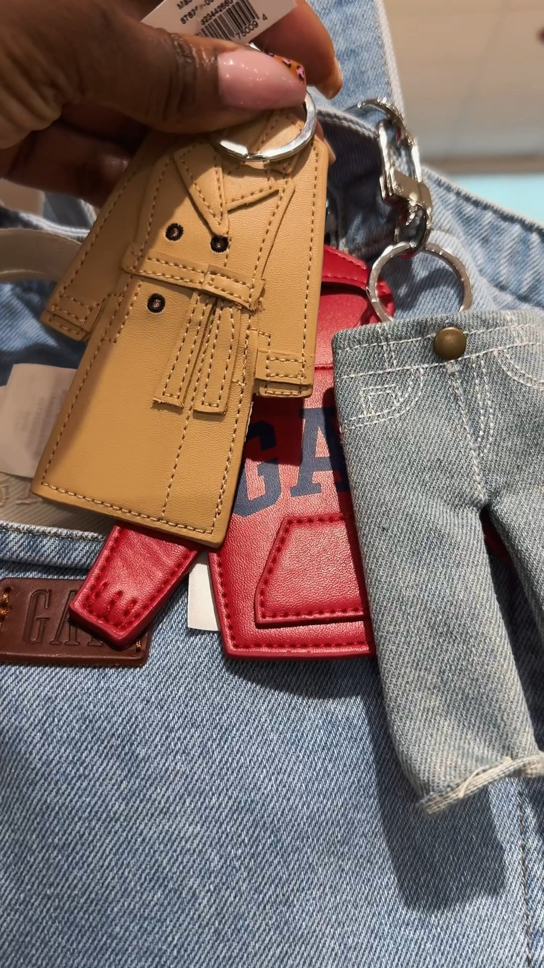 Your bag called—it’s tired of being basic. 💅✨ It’s 2026, and we are officially banning boring bags! From mini trench coats to teeny-tiny hoodies, these @GAP charms are the ultimate vibe shift. Don’t get caught with a naked tote—accessorize like you mean it. #GapStyle #BagCharms #2026Fashion

#LTKU