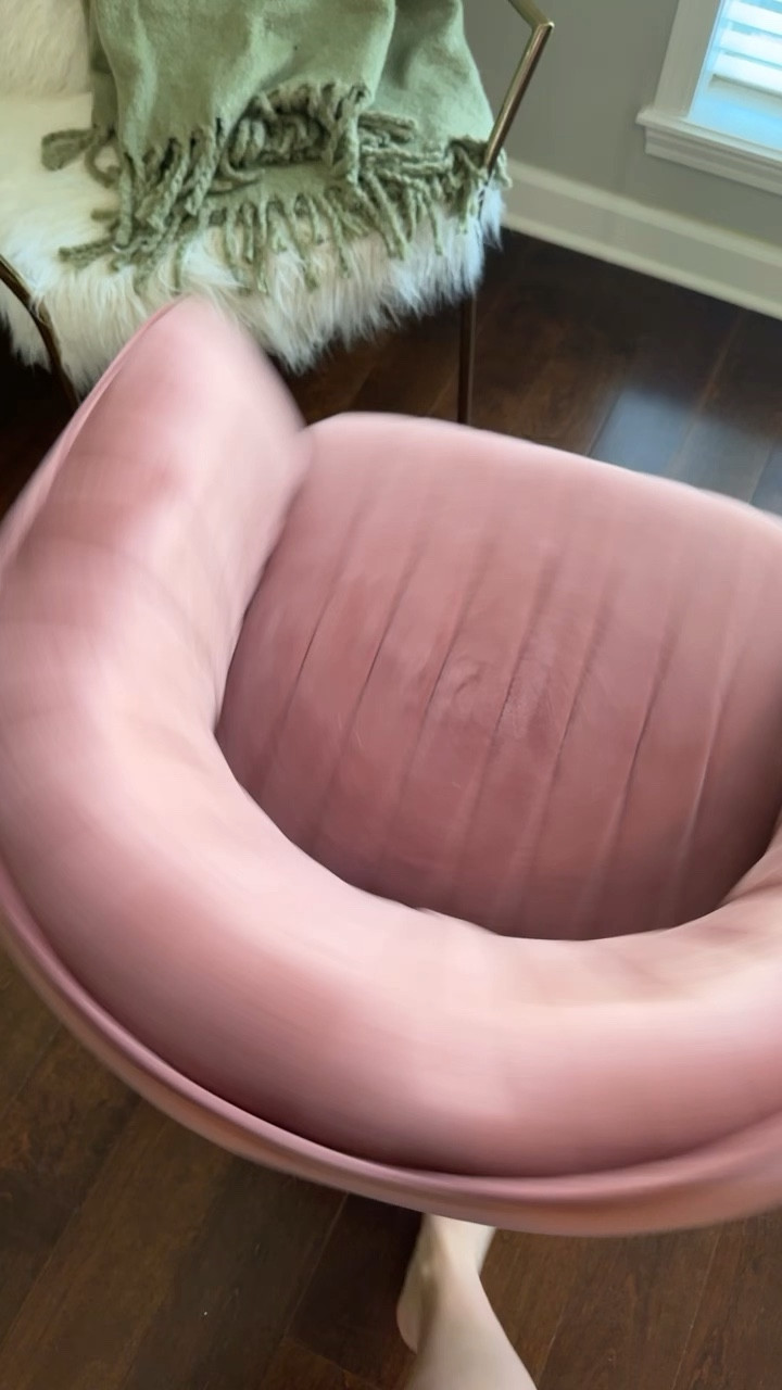 My cute new office chair! I’m OBSESSED 🤩 andddd right under $100 🤑

Also on my Amazon Storefront under “Home Decor”! 

#LTKFind #LTKunder100 #LTKhome