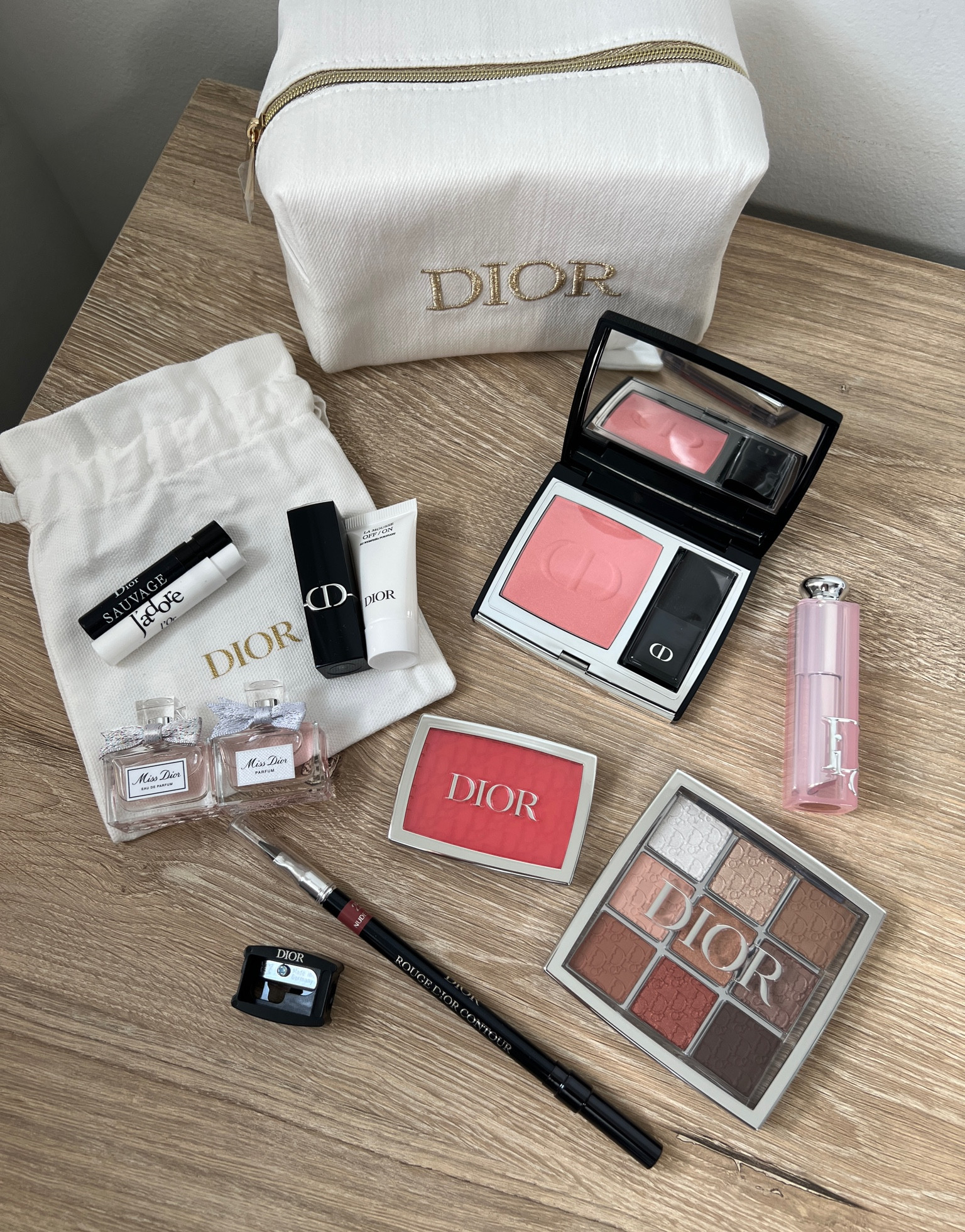 Dior beauty haul

#LTKBeauty #LTKFindsUnder100 #LTKGiftGuide