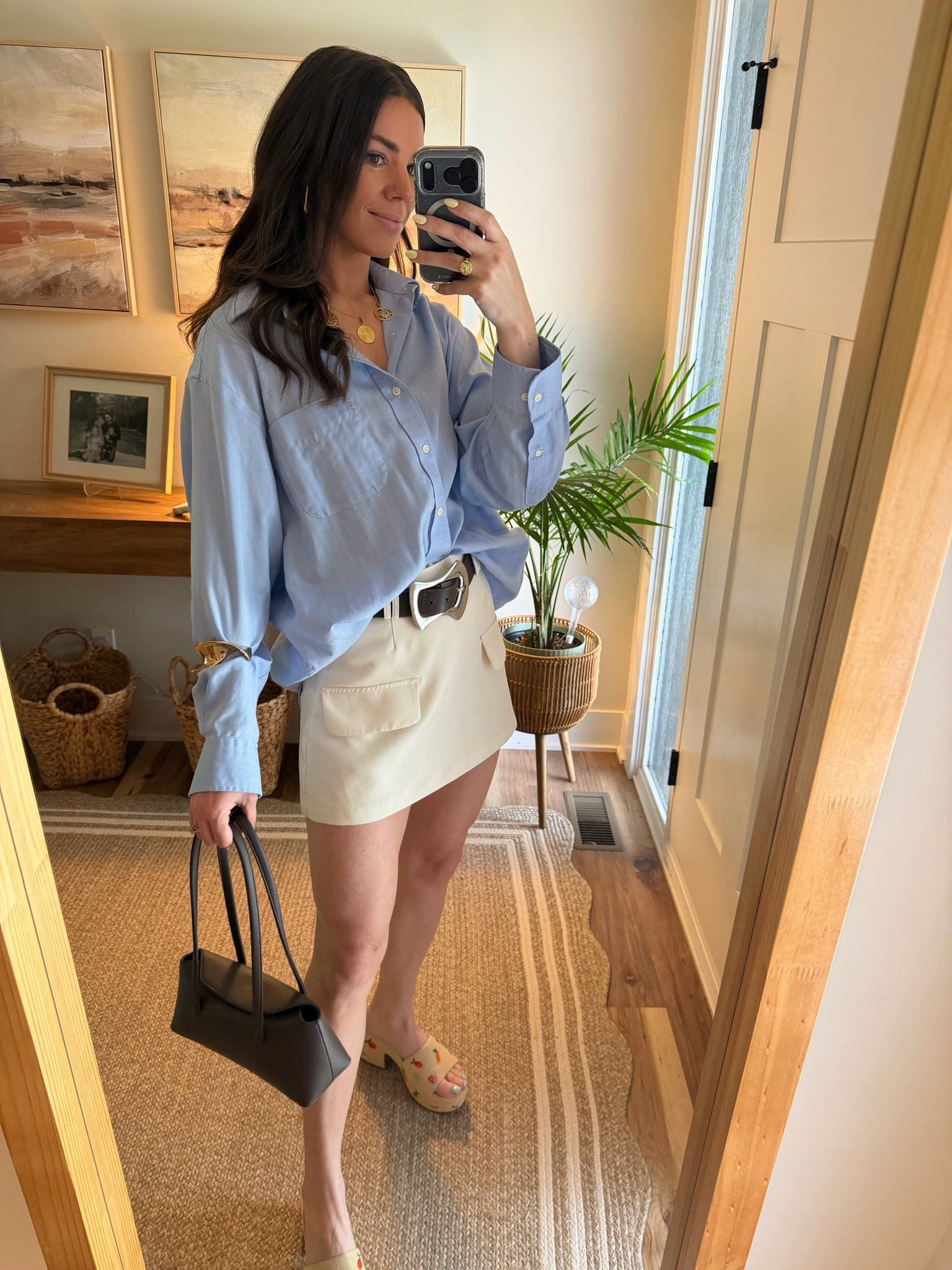 Forever wearing men’s clothes..GUILTY! 
.
Love a menswear look paired with feminine pieces! These @Steve Madden US wedges are sooo cute and comfortable! 🍓🍎🍉🍋