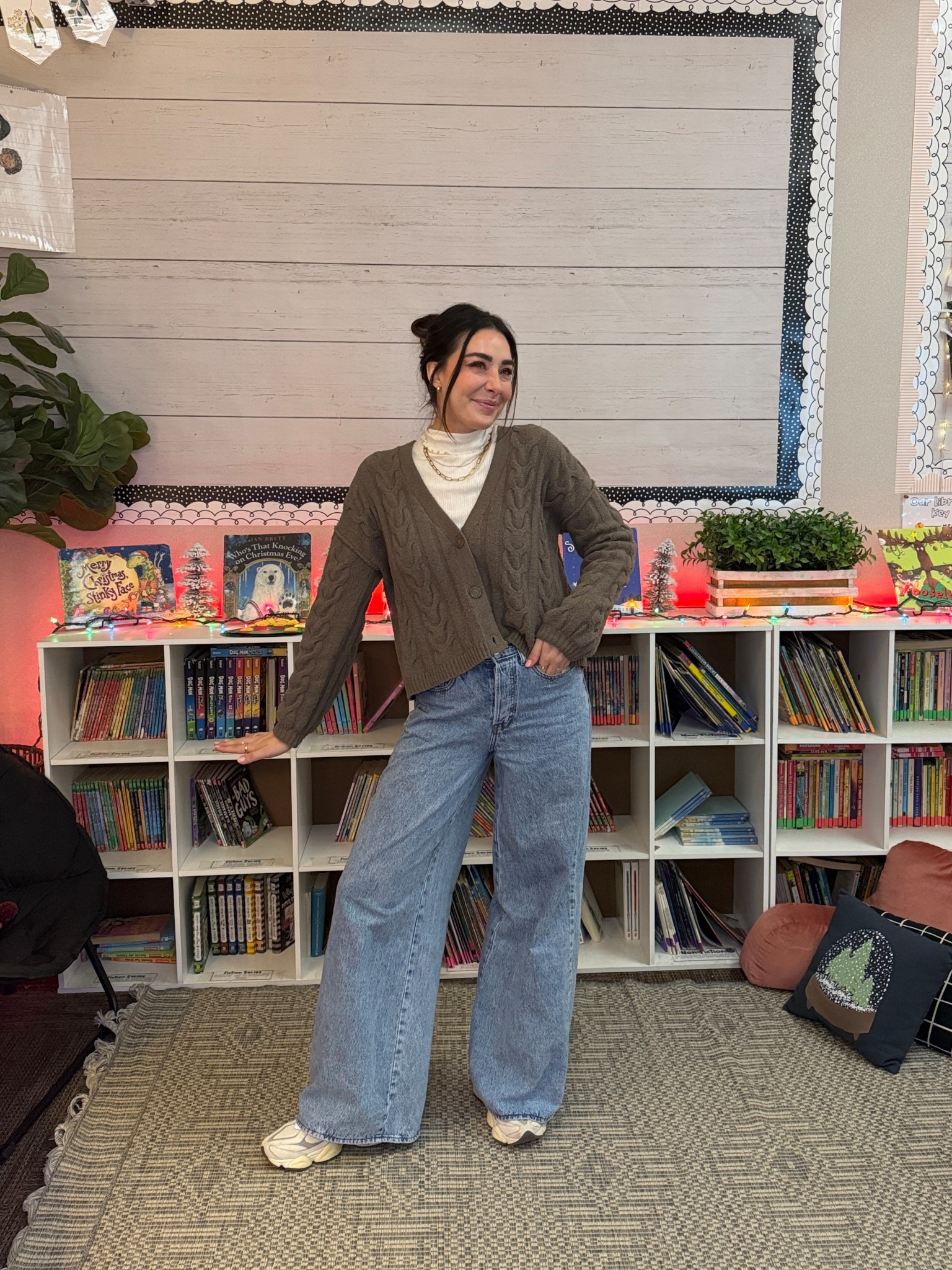 Cardigan: medium
Pants: 6 
Shoes:TTS

#LTKGiftGuide #LTKHoliday #LTKdayinmylife