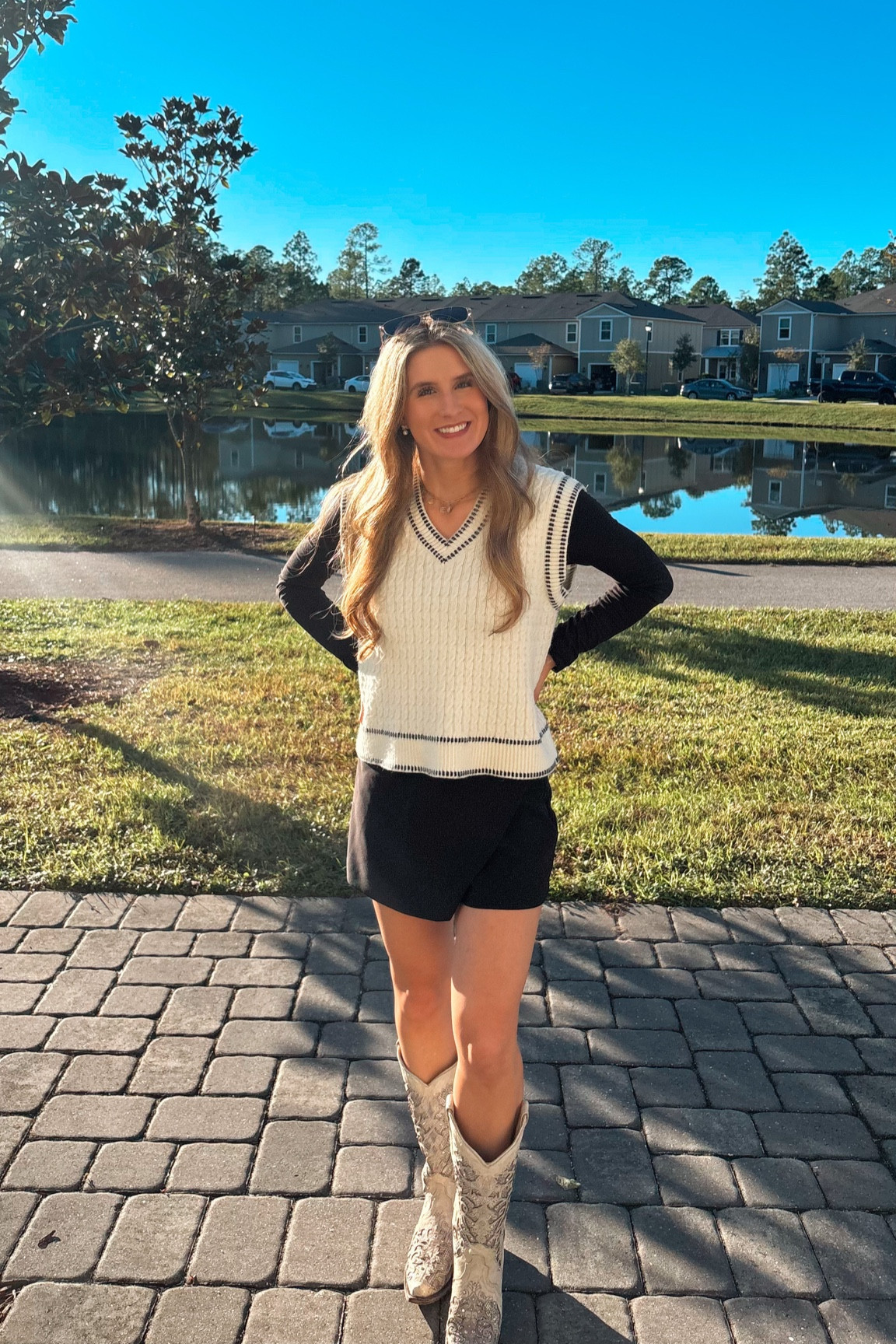 in love with this outfit! put it together in my head, and it turned out so good!!
ootd for diamonds in the rust today! it was so fun!
i love going to local markets and seeing all they have to offer! shop local!
🤍🖤 

#LTKSeasonal #LTKHoliday #LTKStyleTip