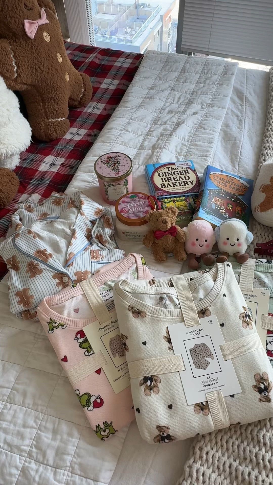 Christmas haul
Pajamas 
Jellycat 
Candles
Holiday books
Body scrub
Body wash
Slippers


#LTKGiftGuide #LTKHoliday #LTKselfcare