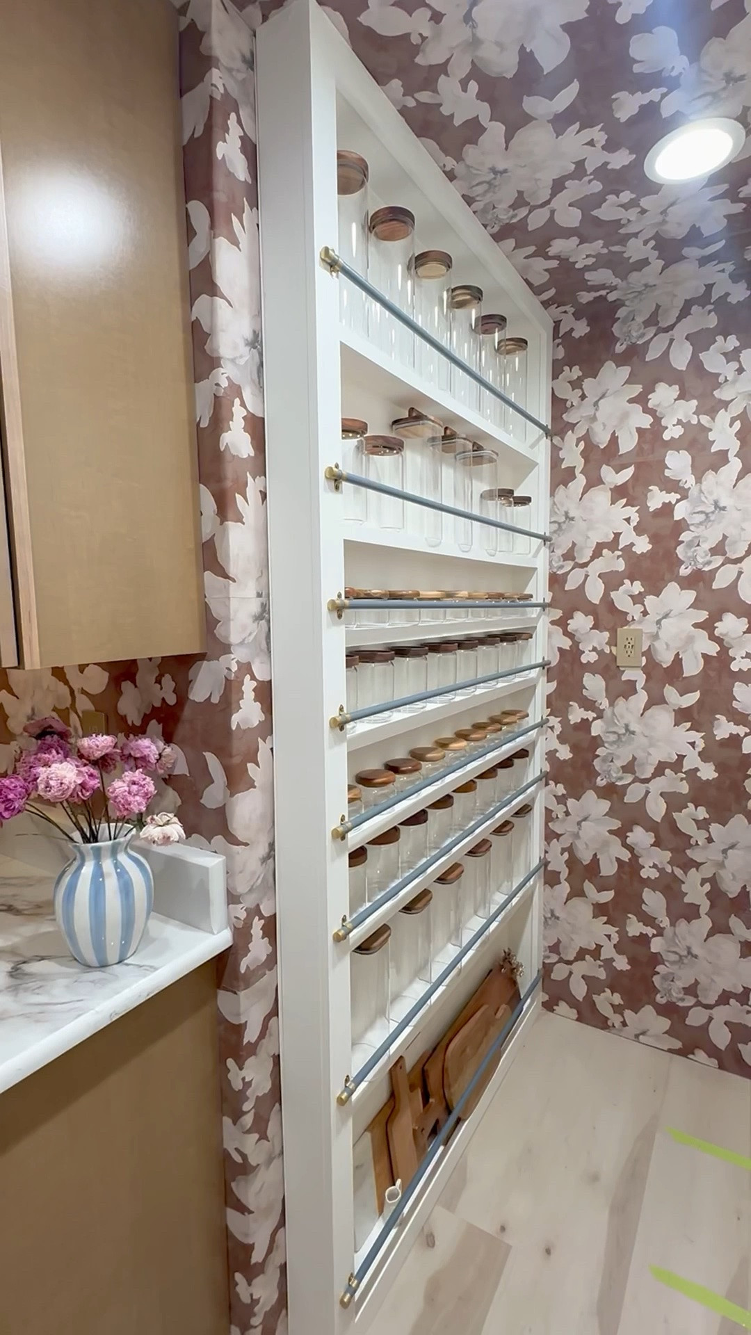 Shelf wall containers 🫙🙌🏻🫶🏻

#LTKdayinmylife #LTKmomlife #LTKmorningroutine