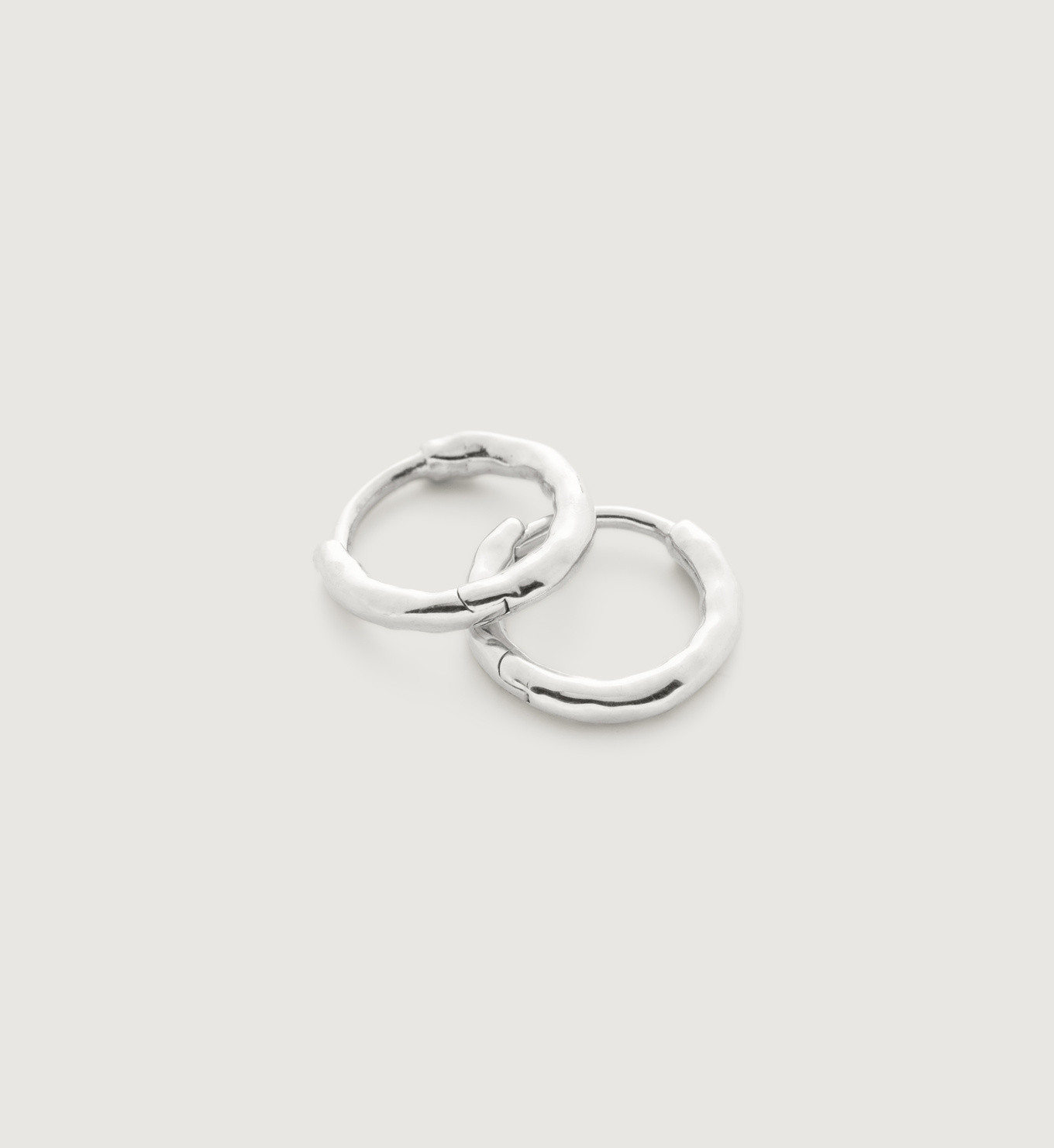 Siren Muse Mini Huggie Earrings



Sterling Silver


$55 | Monica Vinader (US)