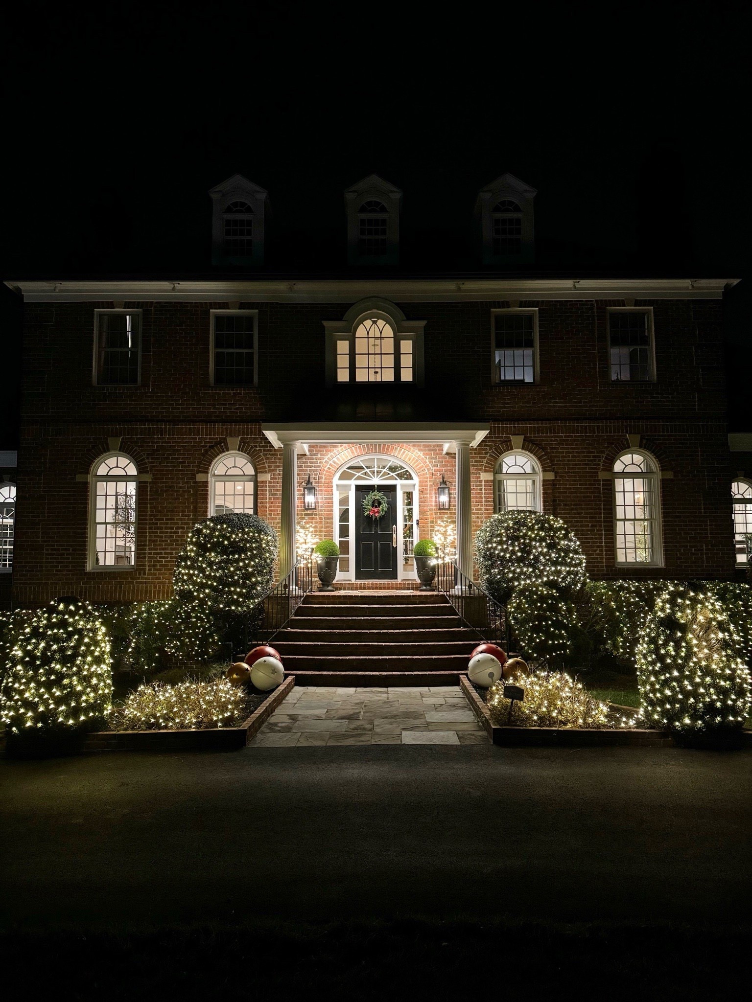 Christmas Light Decor

Home  home decor  Christmas  Christmas decor  Christmas  home decor  string lights  outdoor string lights  Christmas outdoor decor  Christmas light inspo  ArchedManor

#LTKHoliday #LTKHome #LTKSeasonal