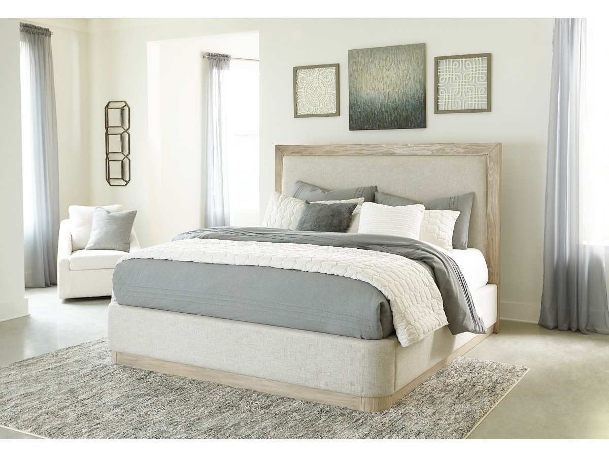 Hennington King Upholstered Bed | Ashley