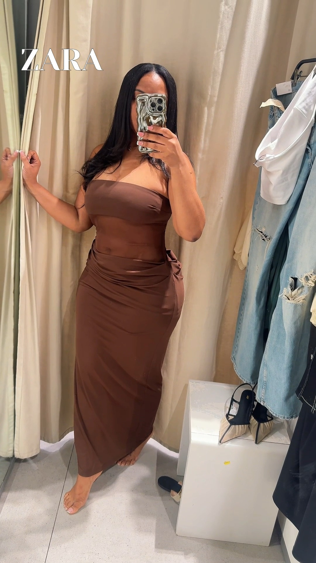 ZARA Date Night Outfit 🖤✨

Ladies, if you’re top-heavy, just a little heads-up with this one! I’m wearing a size Medium and I’m a 36C. The strapless fit is sexy and elegant, with a flattering draped detail and subtle sheer finish. Perfect for date night, cocktails, or a night out! 🥂🖤

Zara ZaraOutfit DateNightOutfit ZaraFinds SexyElegance BlackDress

#LTKgrwm #LTKU