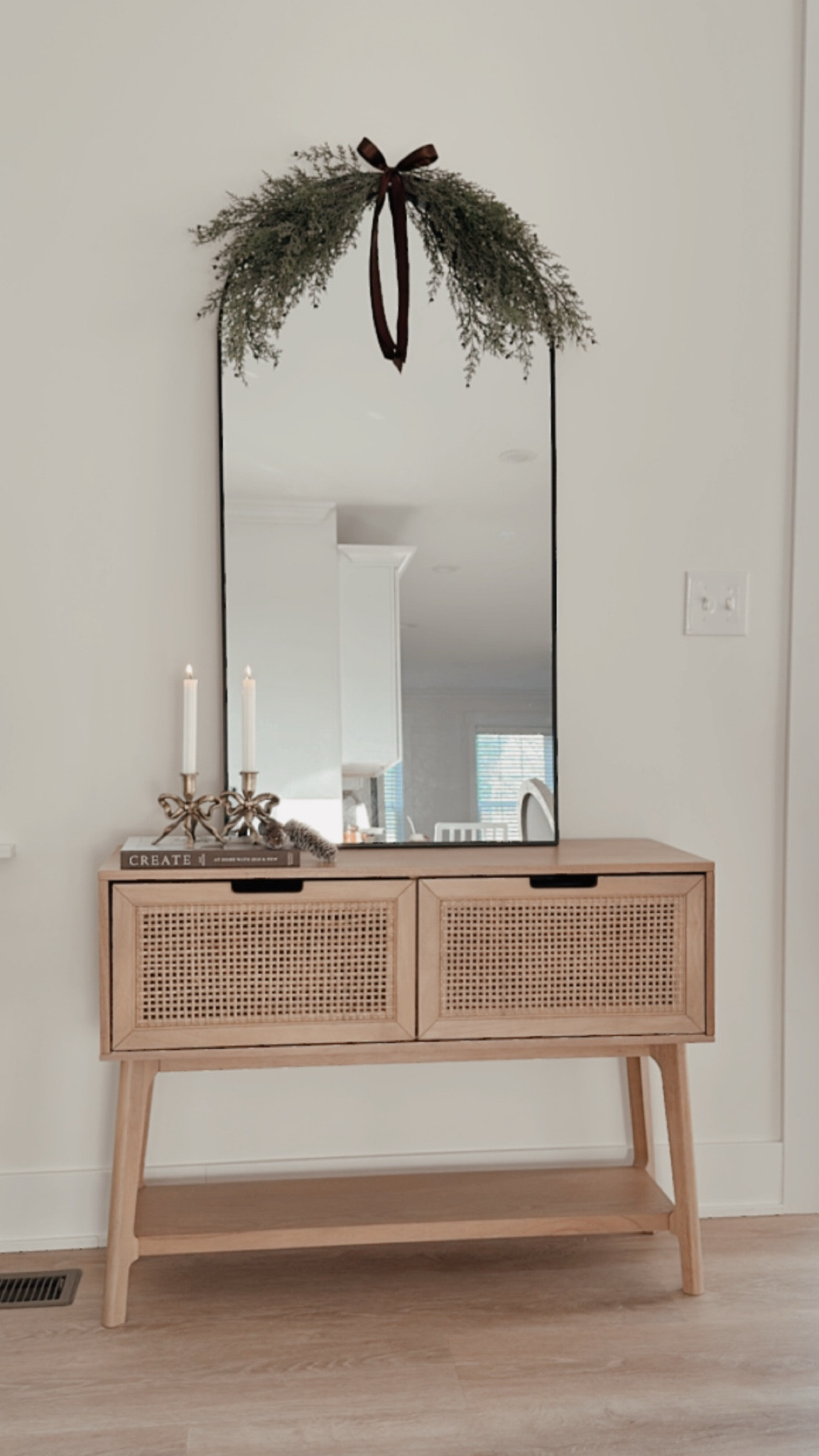 Console table! 

#LTKHoliday #LTKHome #LTKSeasonal