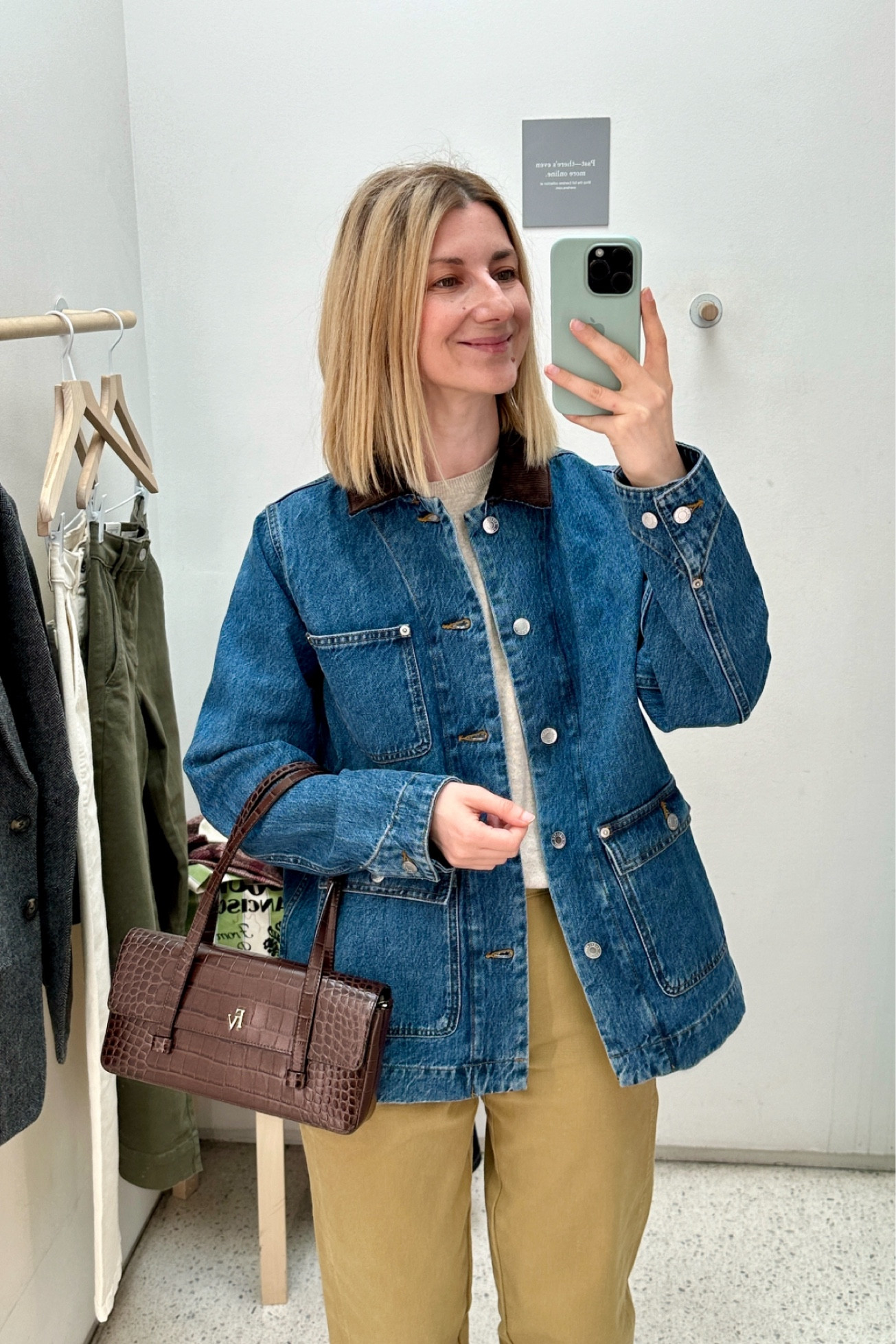 Chore jacket meets denim jacket ✨ Perfect fall layer! Crock brown leather bag and fennel ankle pants 