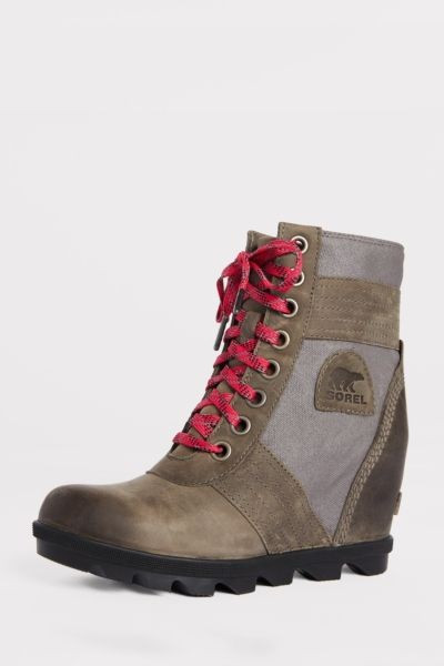 Lexie Wedge | Evereve