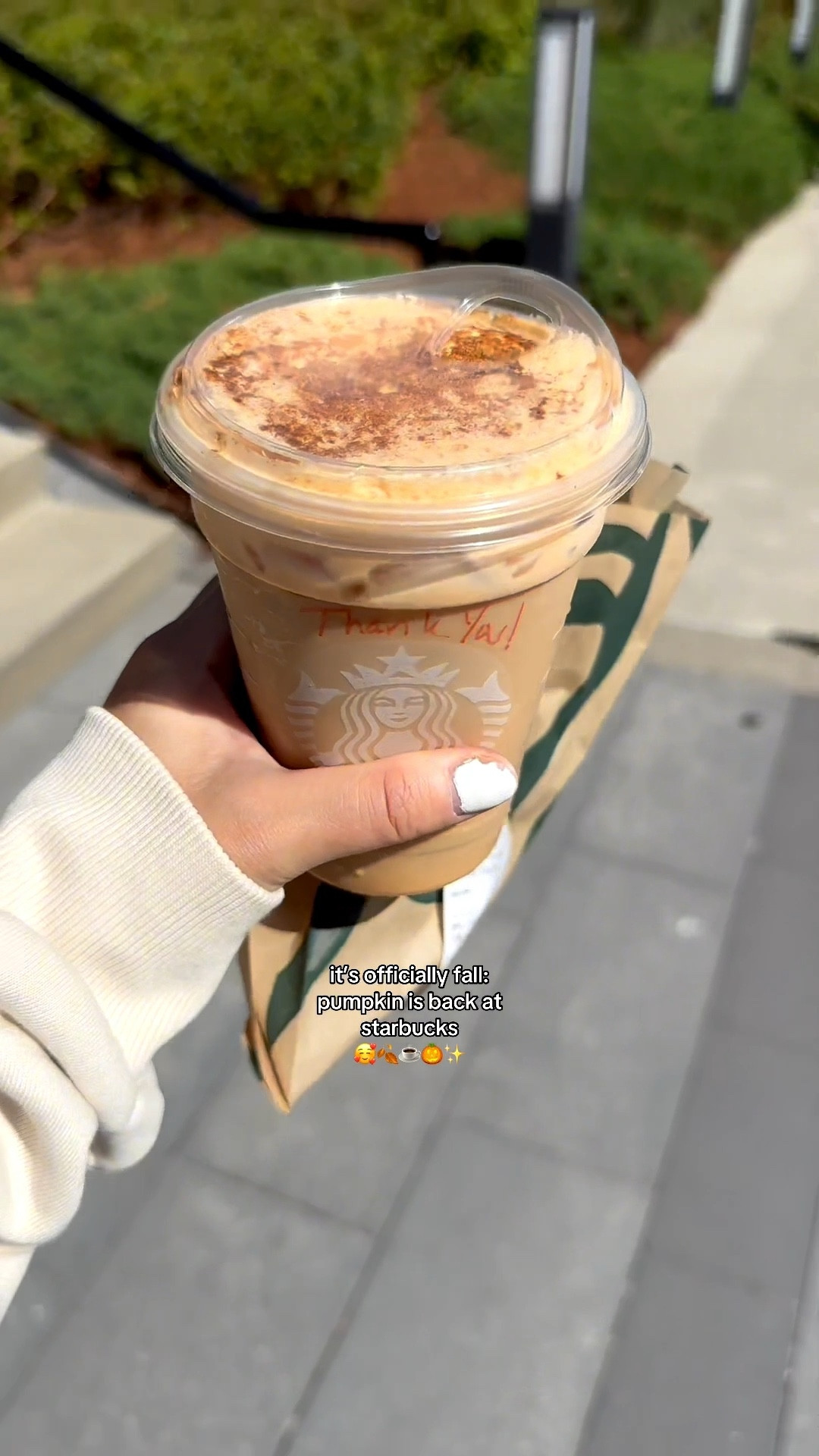 it’s officially fall! pumpkin is back at Starbucks 🎃☕️✨

shop my coffee walk outfit below!

#LTKActive #LTKSeasonal #LTKFindsUnder50