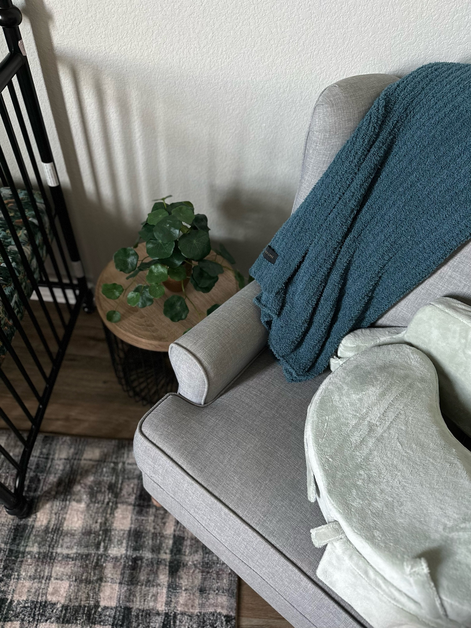 I just got this individual Ultra Plush Throw from Luxome in the color ocean for Hadens nursery.  It’s so soft & such a beautiful color! only 17 weeks left & I can’t wait to cuddle up & sit in here with him! 🩵🧸
 #luxomecomfort #lovemyluxome #ultraplushthrow #springrefresh #springdecor @luxome 