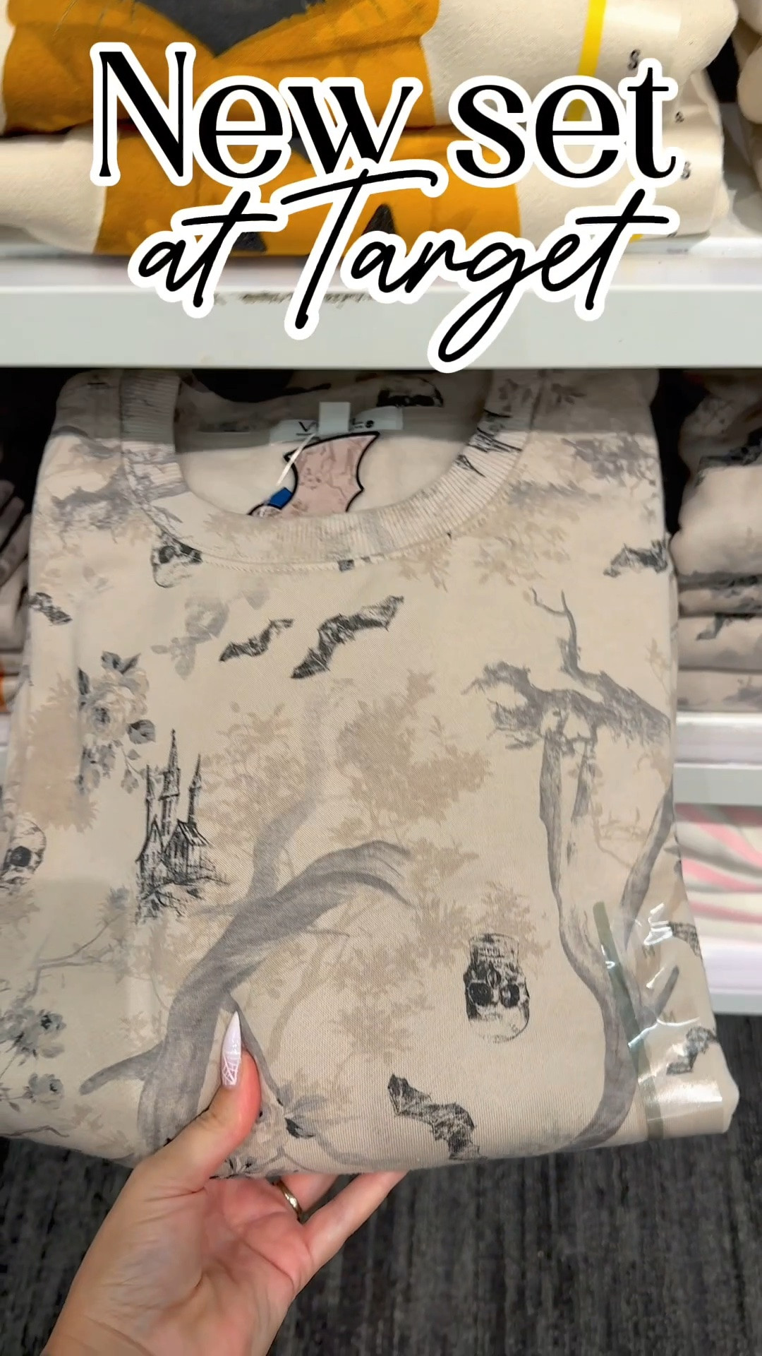 Another new set just in time for spooky season. This pattern has a crewneck, shorts and pants! I haven’t seen the pants in store but they are all online! Skulls, bats, haunted house oh my!

#LTKootd #LTKSeasonal