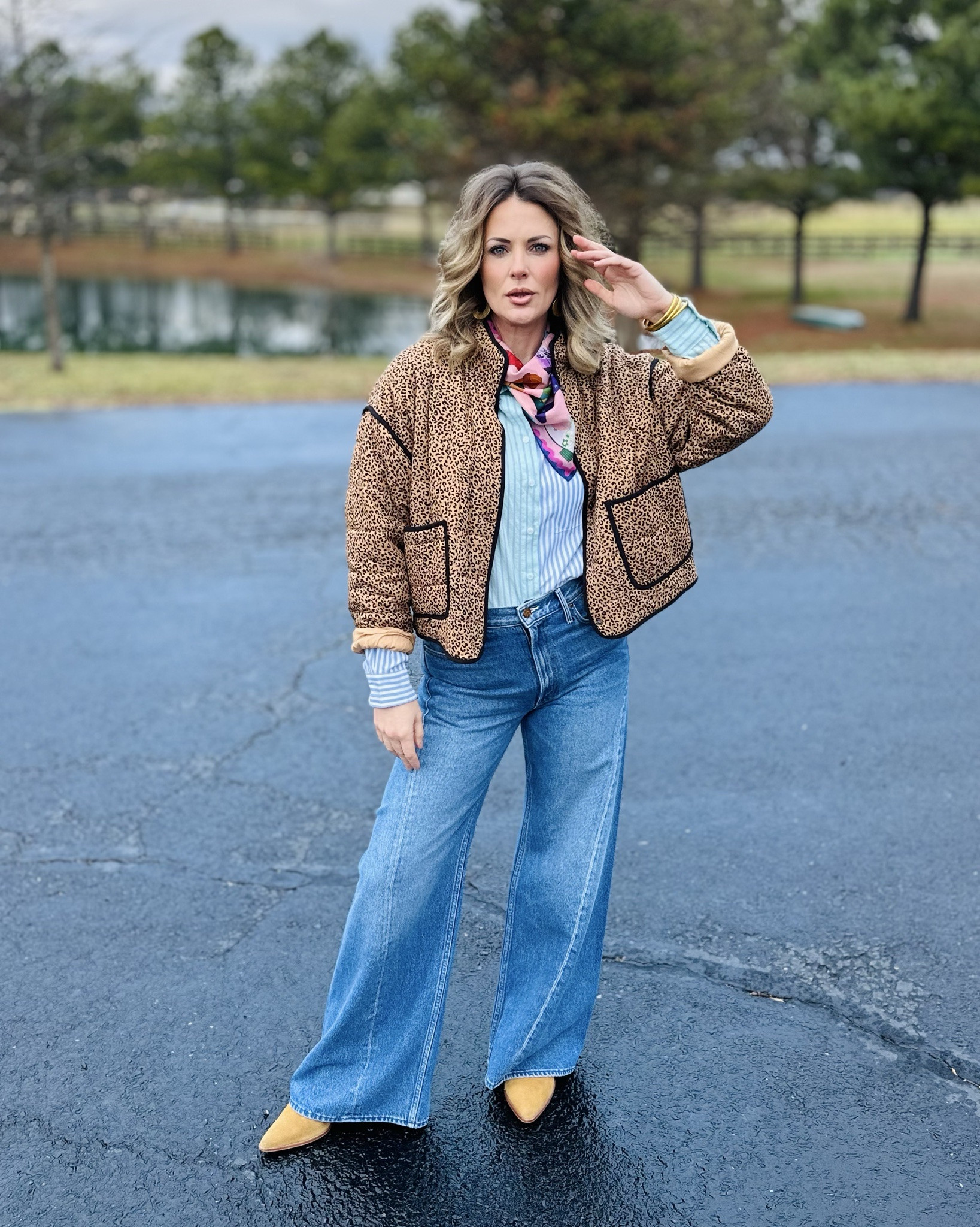 Happy to be apart of the #motherdenim family 👖 

I don’t think I could’ve picked a better fit. If you’re on the fence, let me convince you… get them!

Oh and btw… these #matissecaty boots I wear all the time. 100% a closet staple that I always get asked about. Super comfortable too.