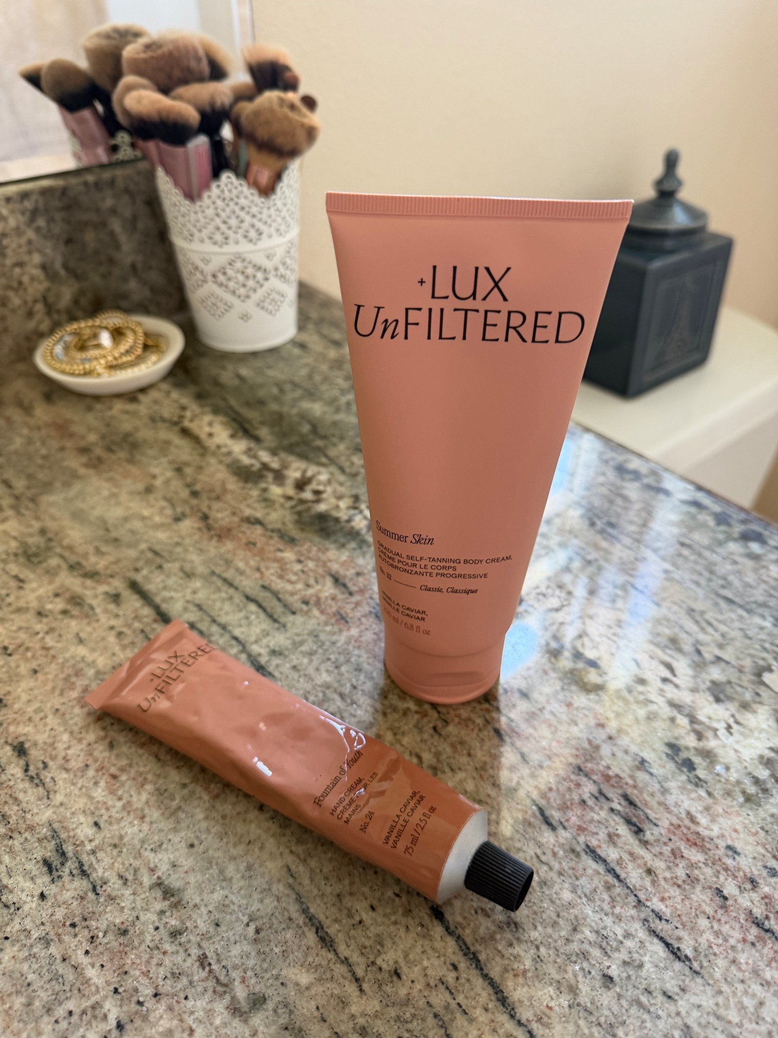 this scent is heavenly 🍦

lux unfiltered, hand lotion, gradual self-tanning lotion, beauty favorites, sephora beauty

#LTKselfcare #LTKgrwm #LTKBeauty