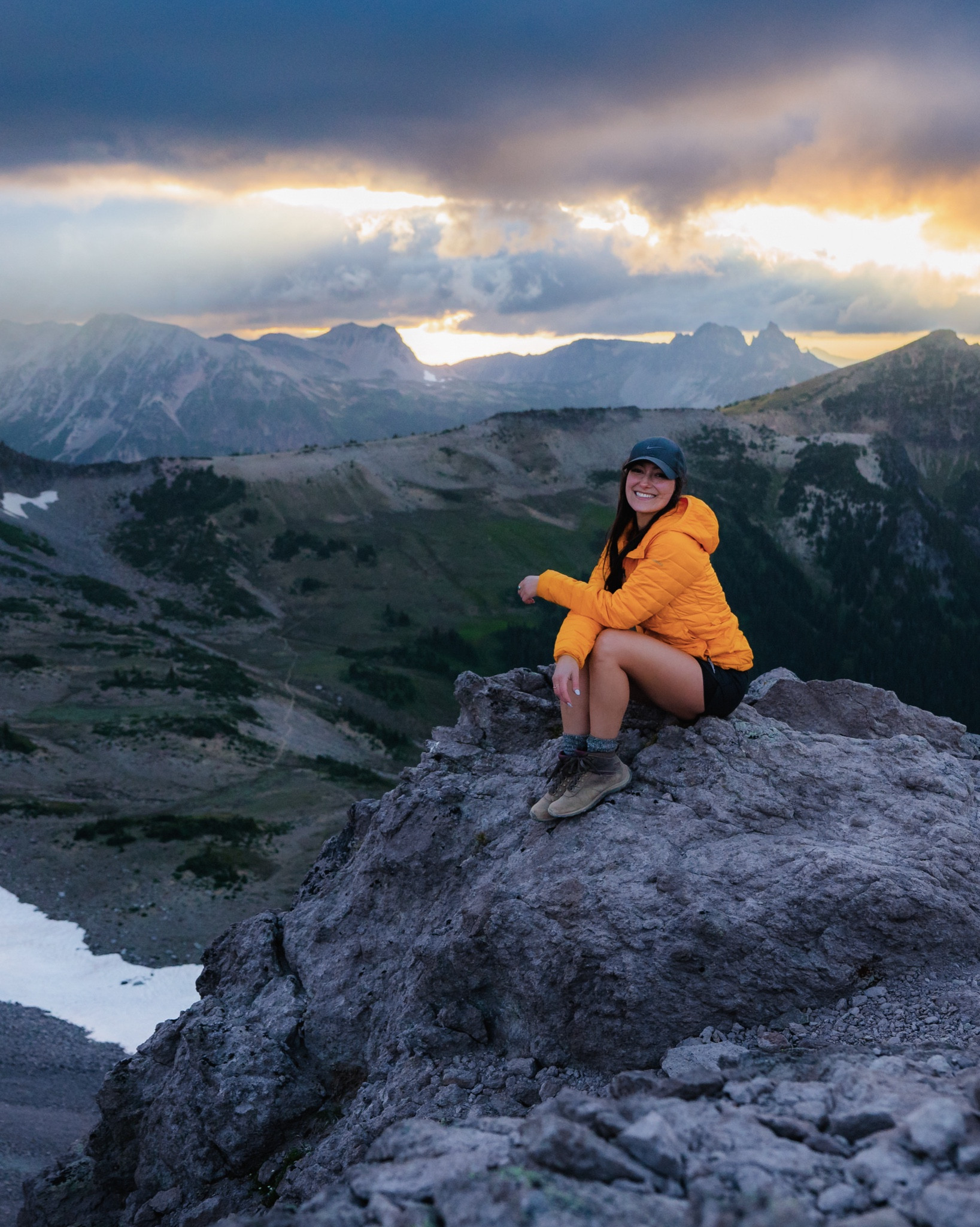 An epic sunset at Mt Rainier National Park 🥹⛅️🌄

I got size small in the jacket 💛



#LTKActive #LTKFitness #LTKTravel